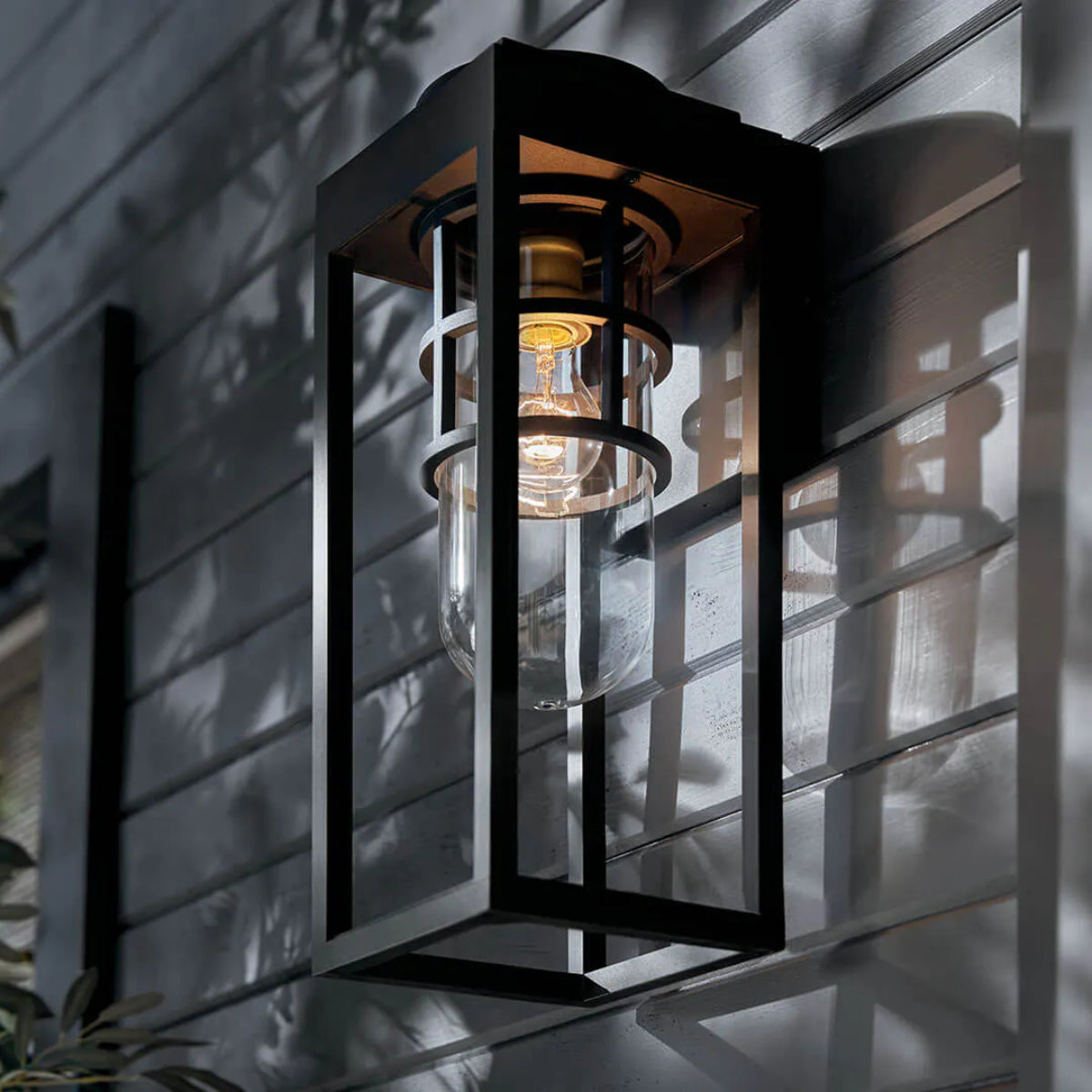 Hone 18" 1-Light Outdoor Wall Light, Black Finish - Bees Lighting