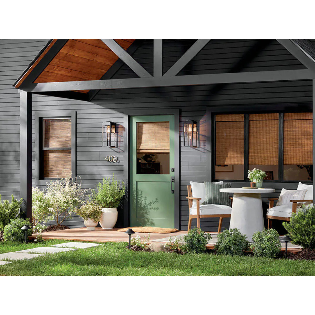 Hone 18" 1-Light Outdoor Wall Light, Black Finish - Bees Lighting