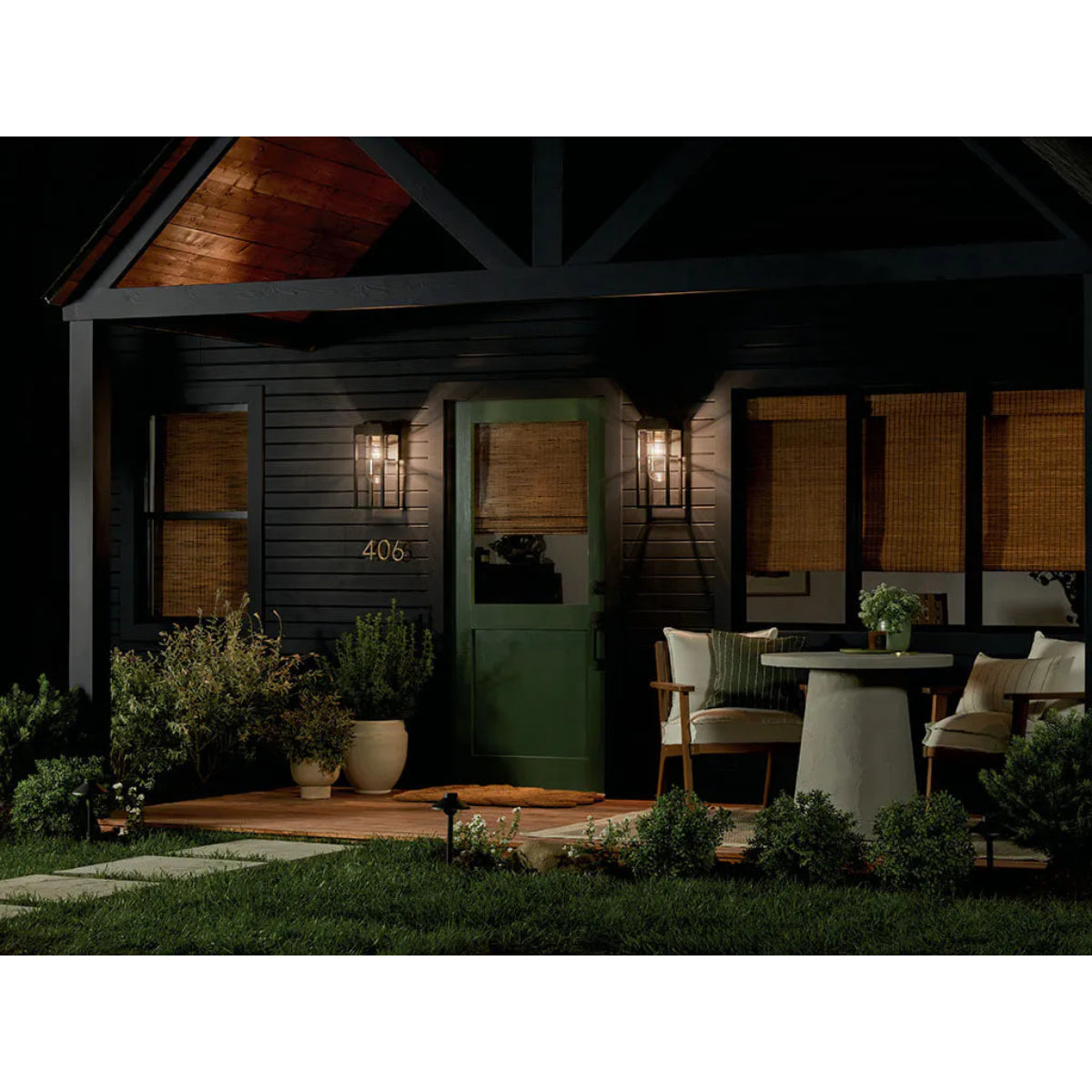 Hone 18" 1-Light Outdoor Wall Light, Black Finish - Bees Lighting