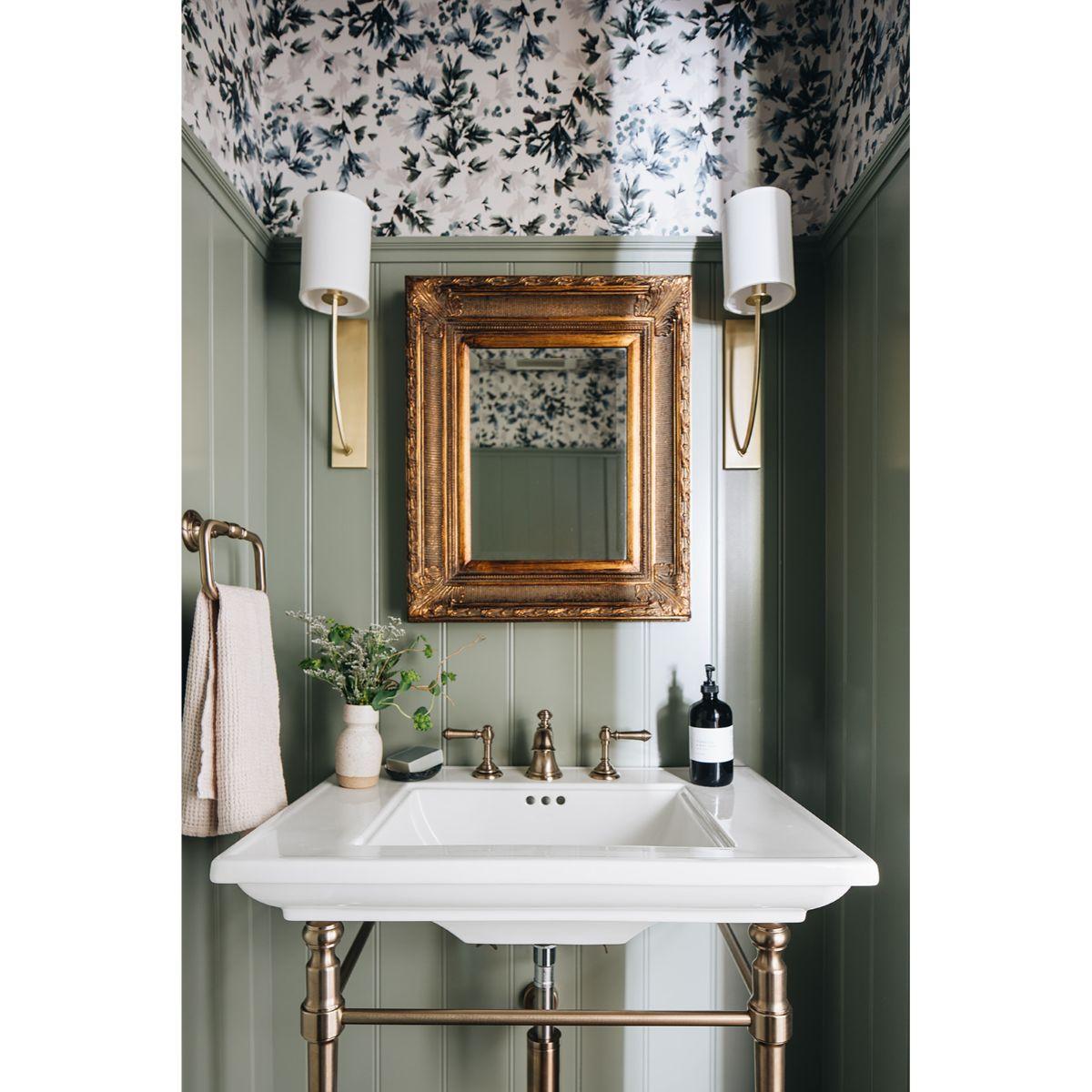 Colton 17 in. Armed Sconce Brass finish - Bees Lighting