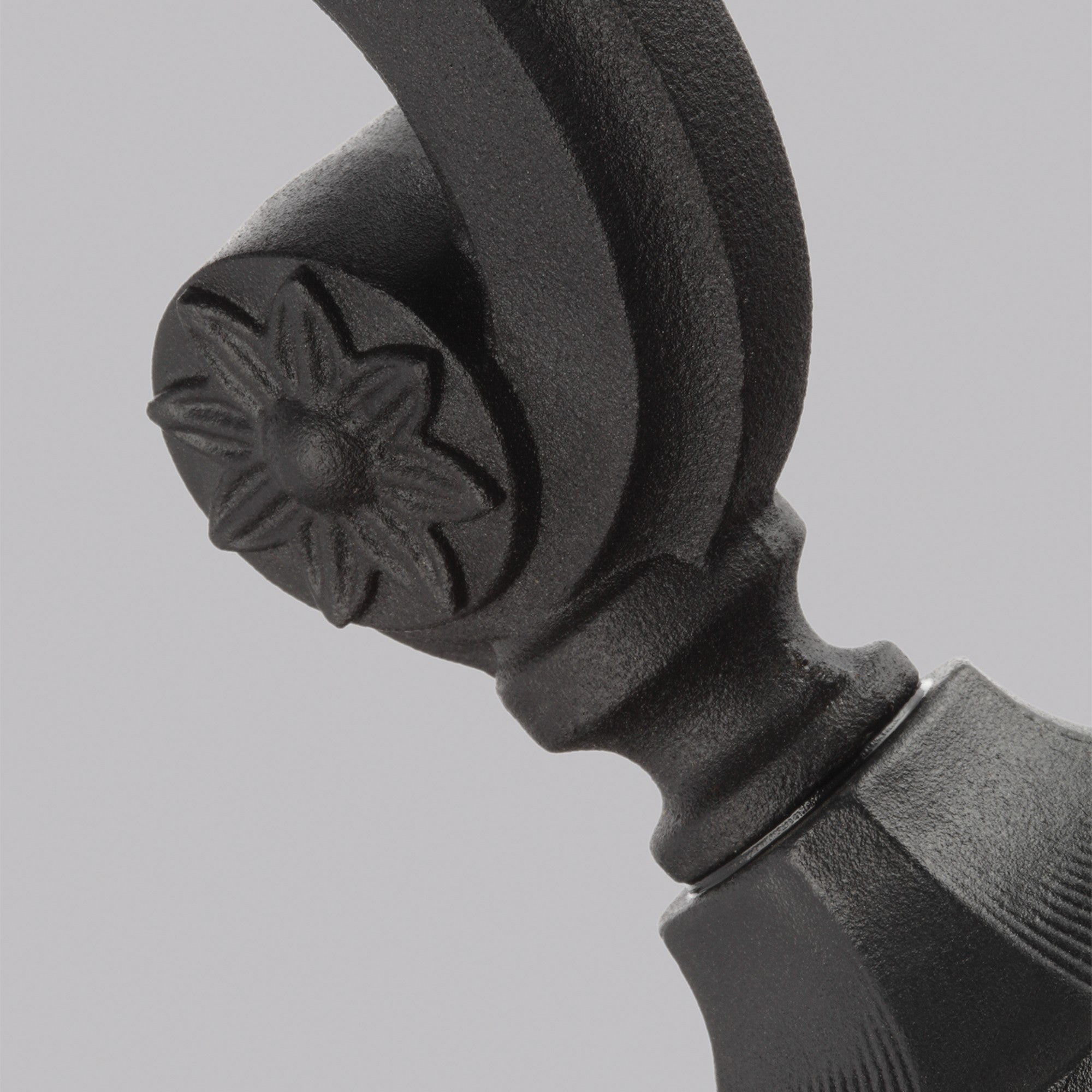 Cotswold Lane 24" 3-Light Medium Lantern, Black Finish with Clear Seeded Glass - Bees Lighting