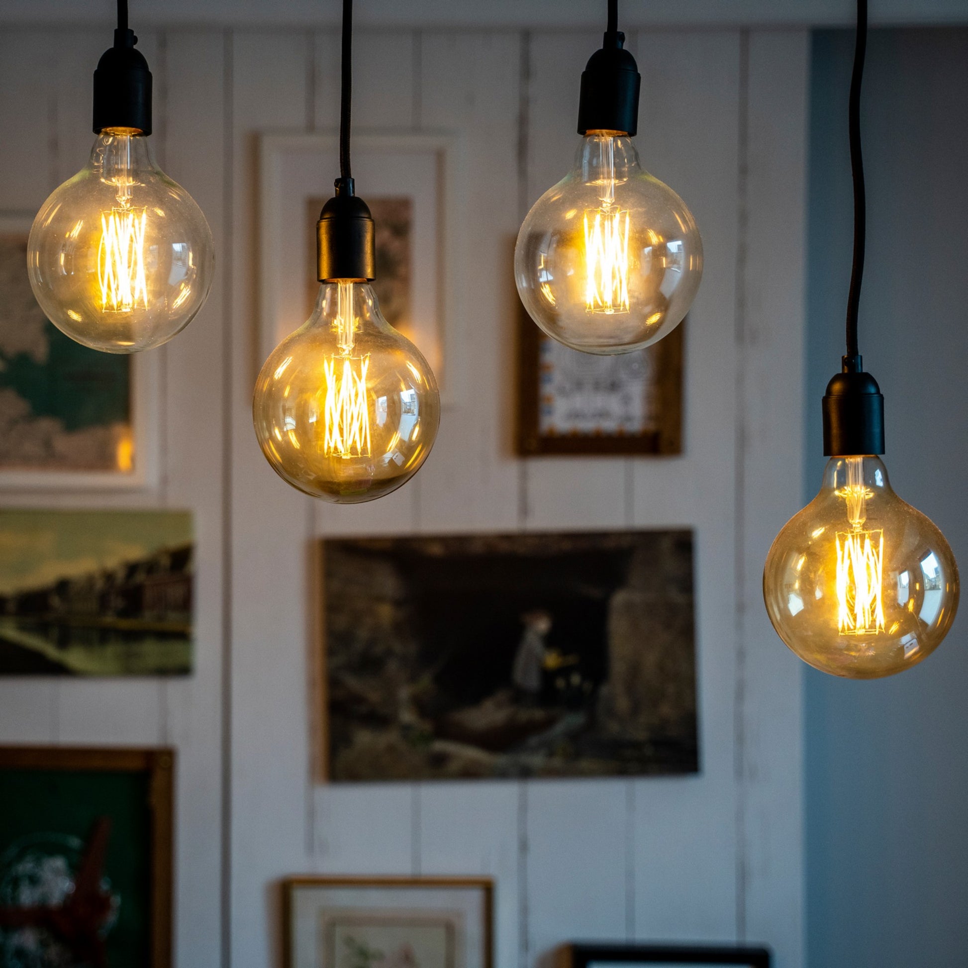 Silver Crown G25 Filament LED Bulb, 5 Watts, 430 Lumens, 2700K, 40W Equal, E26 Medium Base - Bees Lighting