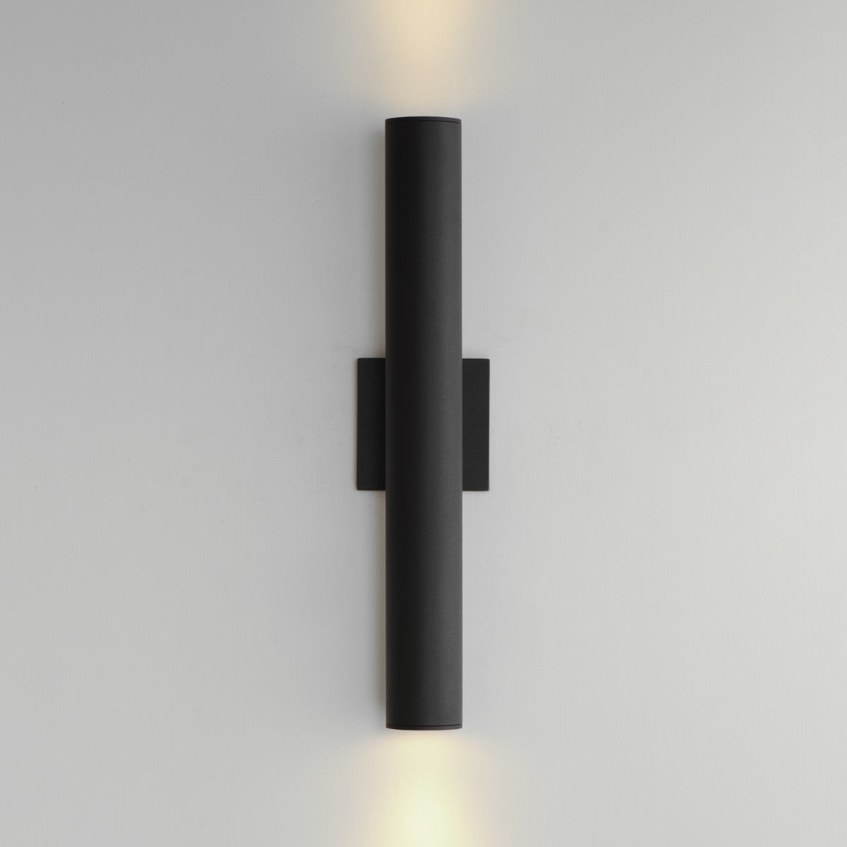 Calibro 20 in. LED Outdoor Wall Light 120-277V, 3000K Black - Bees Lighting
