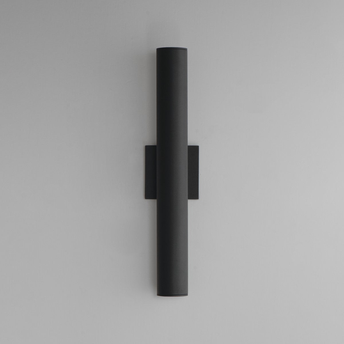 Calibro 20 in. LED Outdoor Wall Light 120-277V, 3000K Black - Bees Lighting