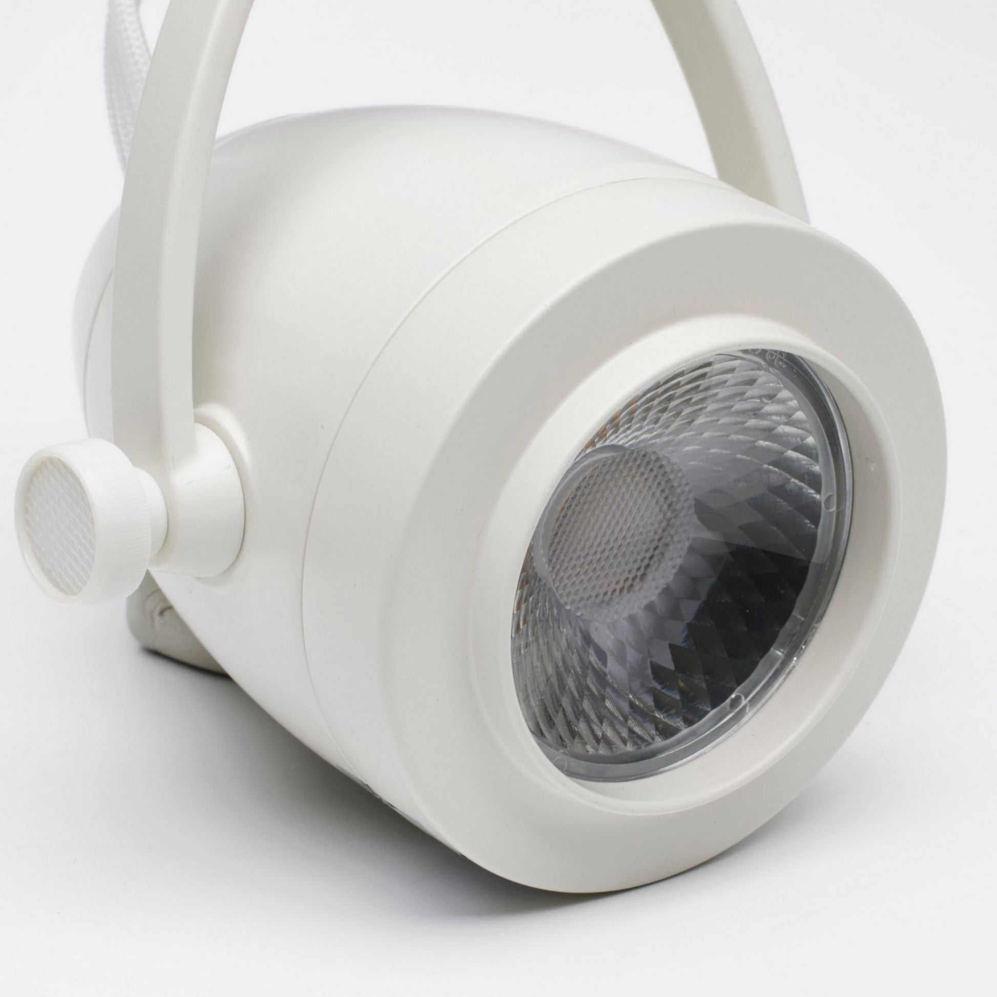 4ft 3 Lights Pinch Back LED Track Kit 36W 3000 Lumens 3000K, Halo, 36°, White - Bees Lighting