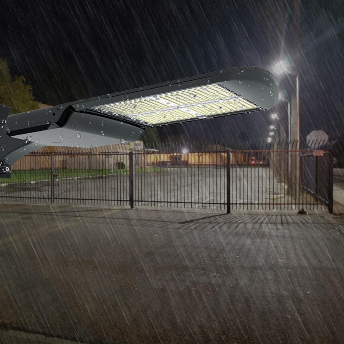 LED Pole Light, 150W, 23000 Lm, 30K/40K/50K, 480V - Bees Lighting