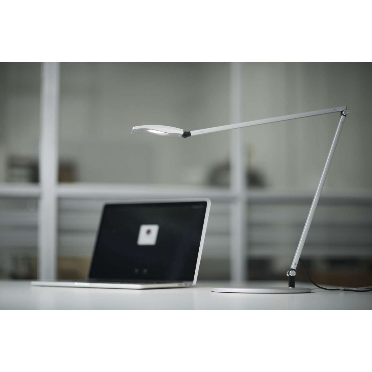 Mosso Pro Silver Contemporary LED Desk Lamp with Table Base and USB Port - Bees Lighting