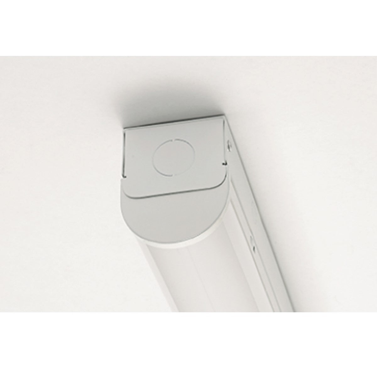 8ft LED Strip Light Fixture, 76 Watts, 7900 Lumens, 30K/40K/50K, 120-277V - Bees Lighting