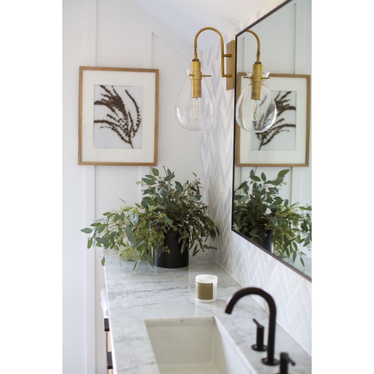 Ivy 18 in. LED Armed Sconce Brass finish - Bees Lighting