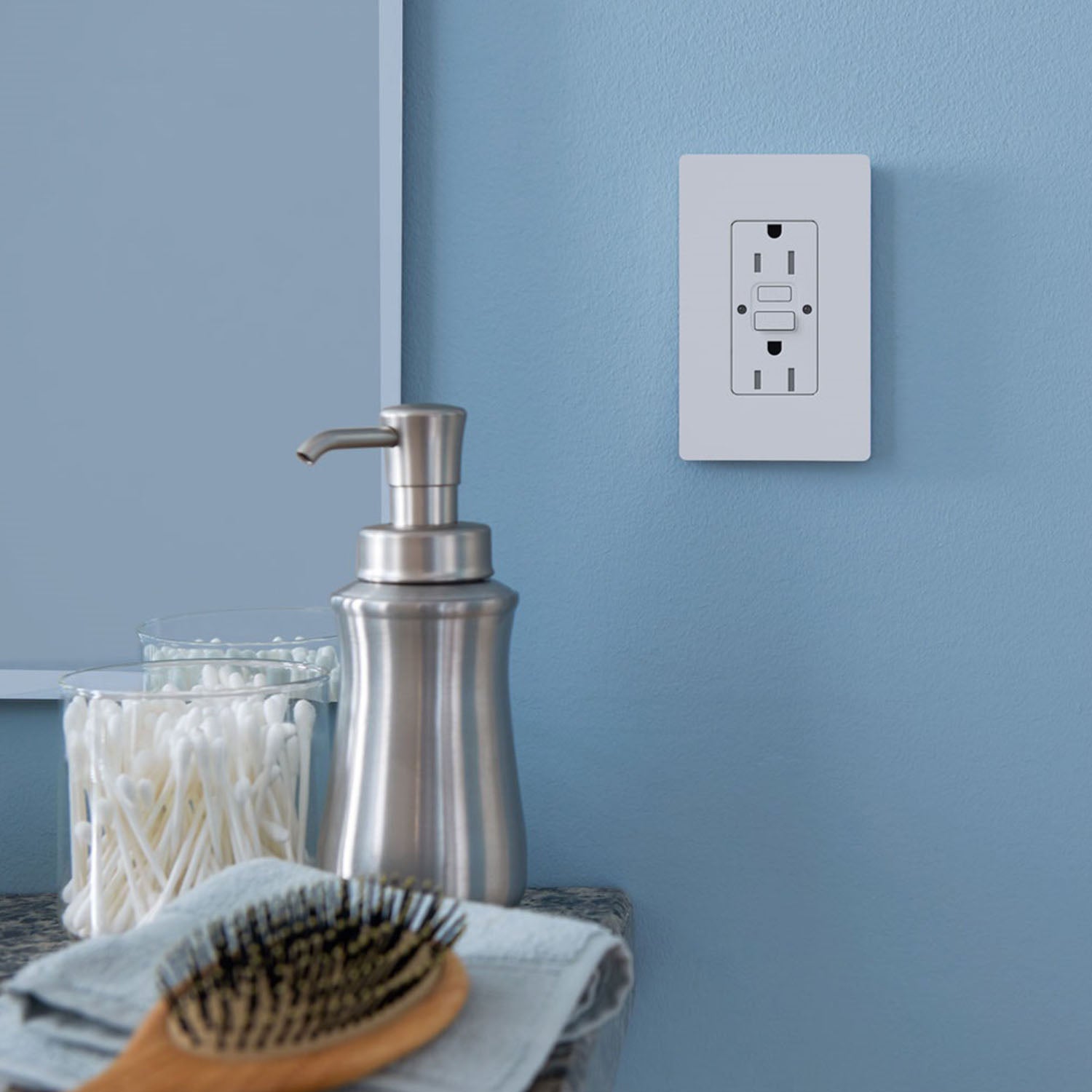 Claro Tamper-Resistant Self-Testing 15A GFCI Receptacle, White - Bees Lighting