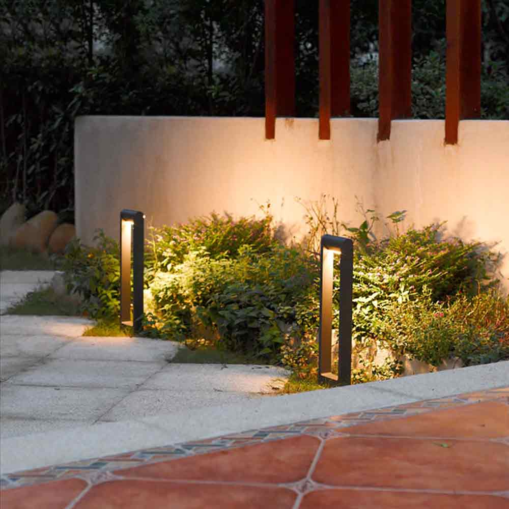 Divaled D76100011 12V Landscape LED Hoizontal Bollard Light 23.5" 10W Aluminum 500 Lumens 3000K Black