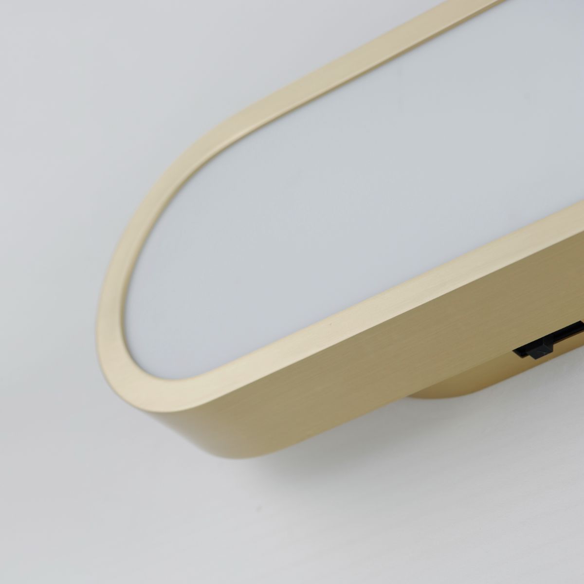 Latitude 18 in. LED Bath Bar Gold Finish - Bees Lighting