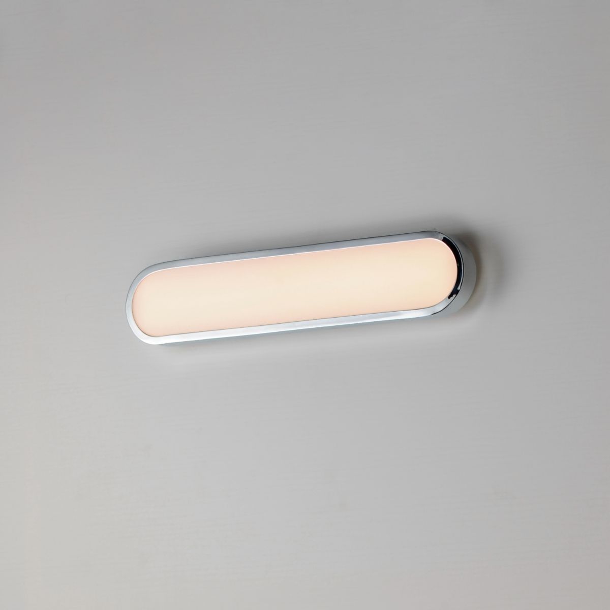 Latitude 18 in. LED Bath Bar Polished Chrome Finish - Bees Lighting