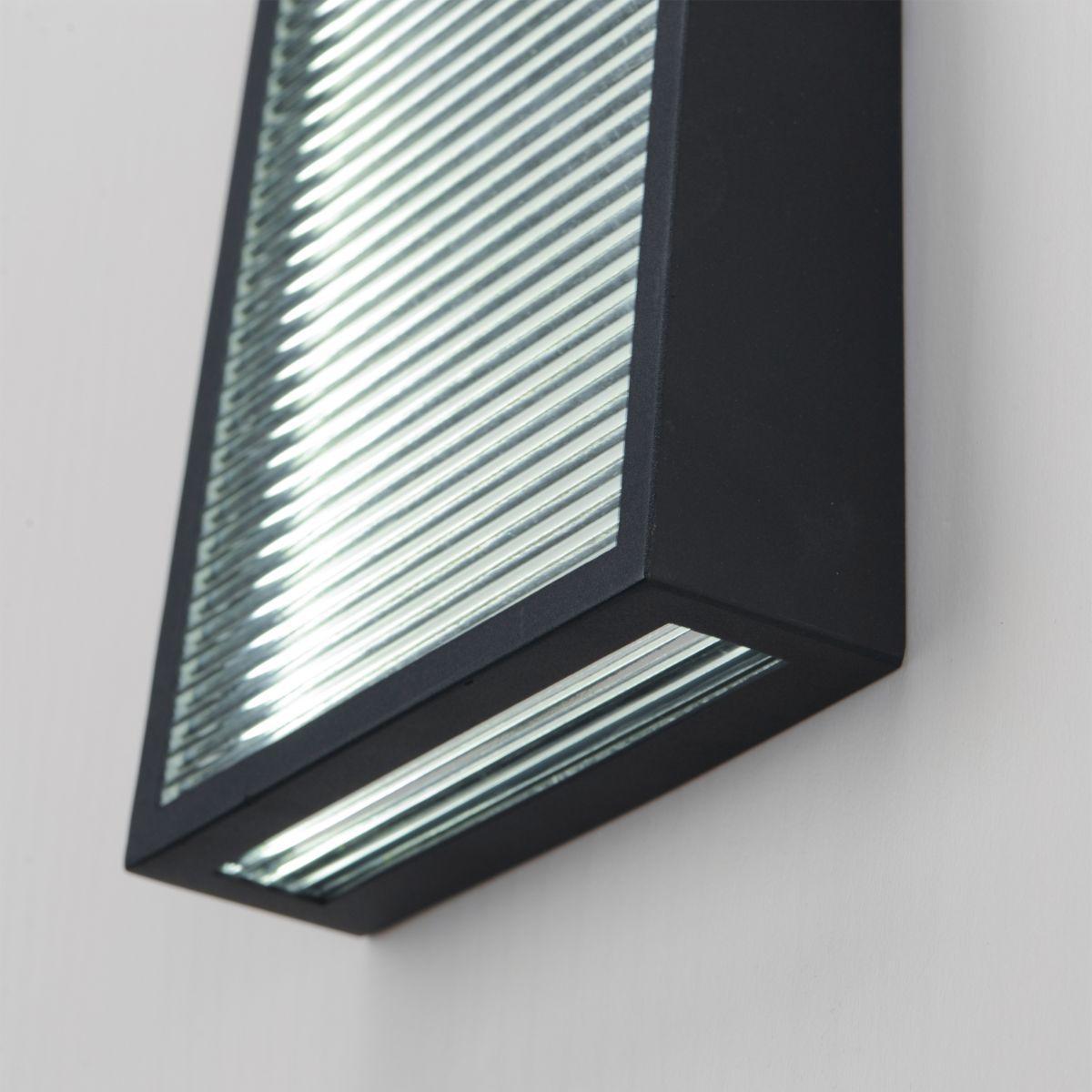 Totem 20 in. LED Outdoor Wall Sconce 3000K Black Finish - Bees Lighting