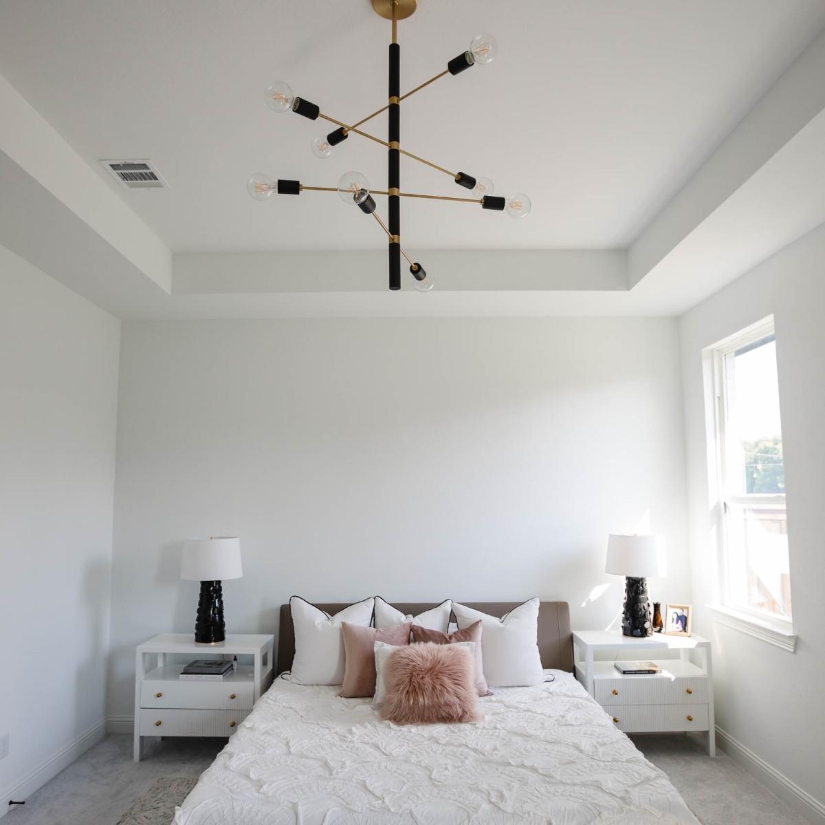 Asrid 8 Lights Chandelier Brass & Black finish - Bees Lighting
