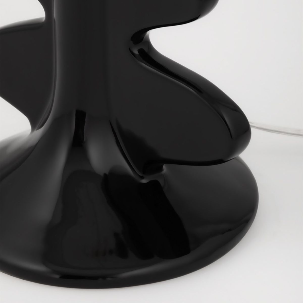 Liwa Table Lamp Ceramic Gloss Black with Aged Brass Accents - Bees Lighting