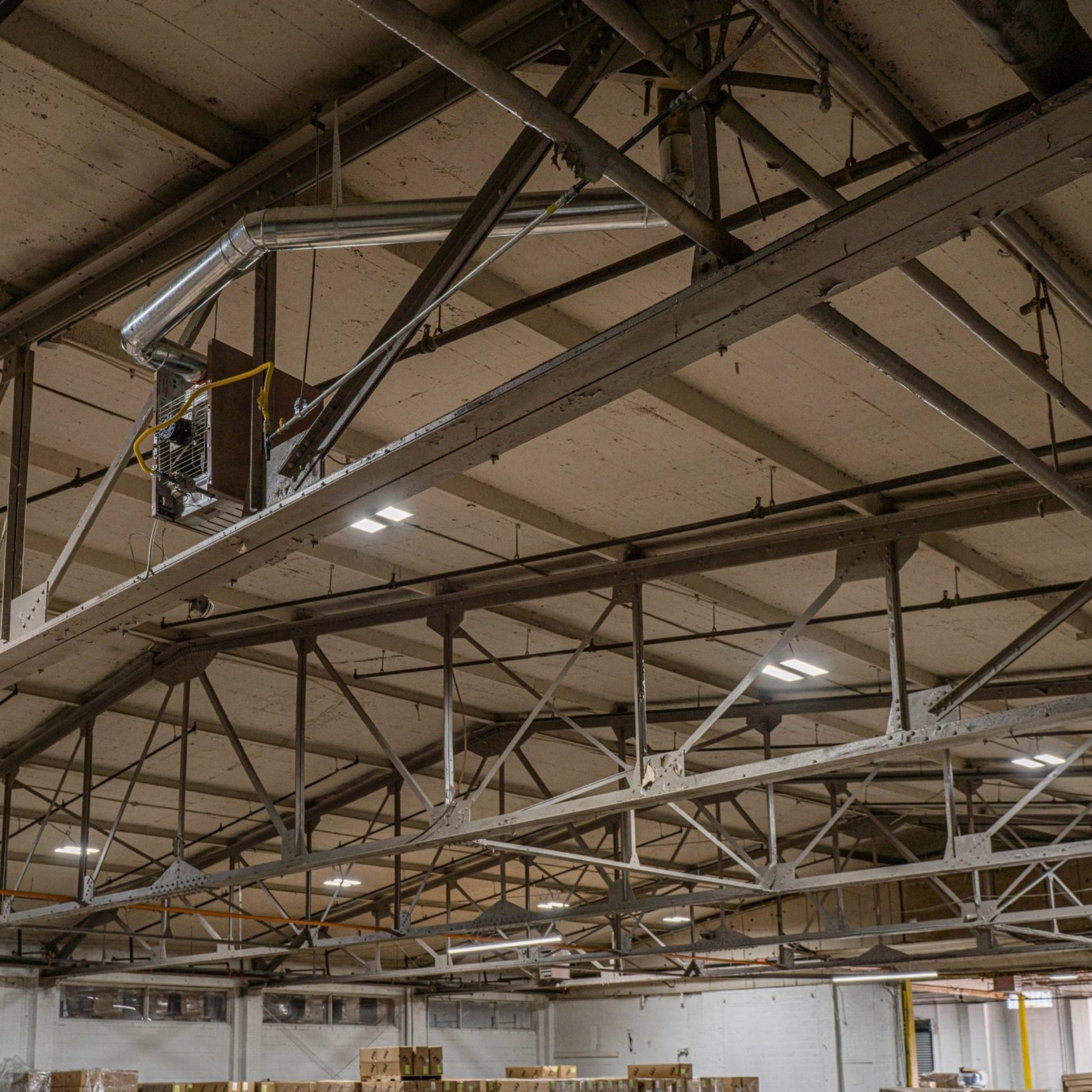 Keystone Technologies - 2ft LED Linear High Bay Light, 215W, 32870 Lumens, 4000K/5000K, 120-277V | Bees Lighting