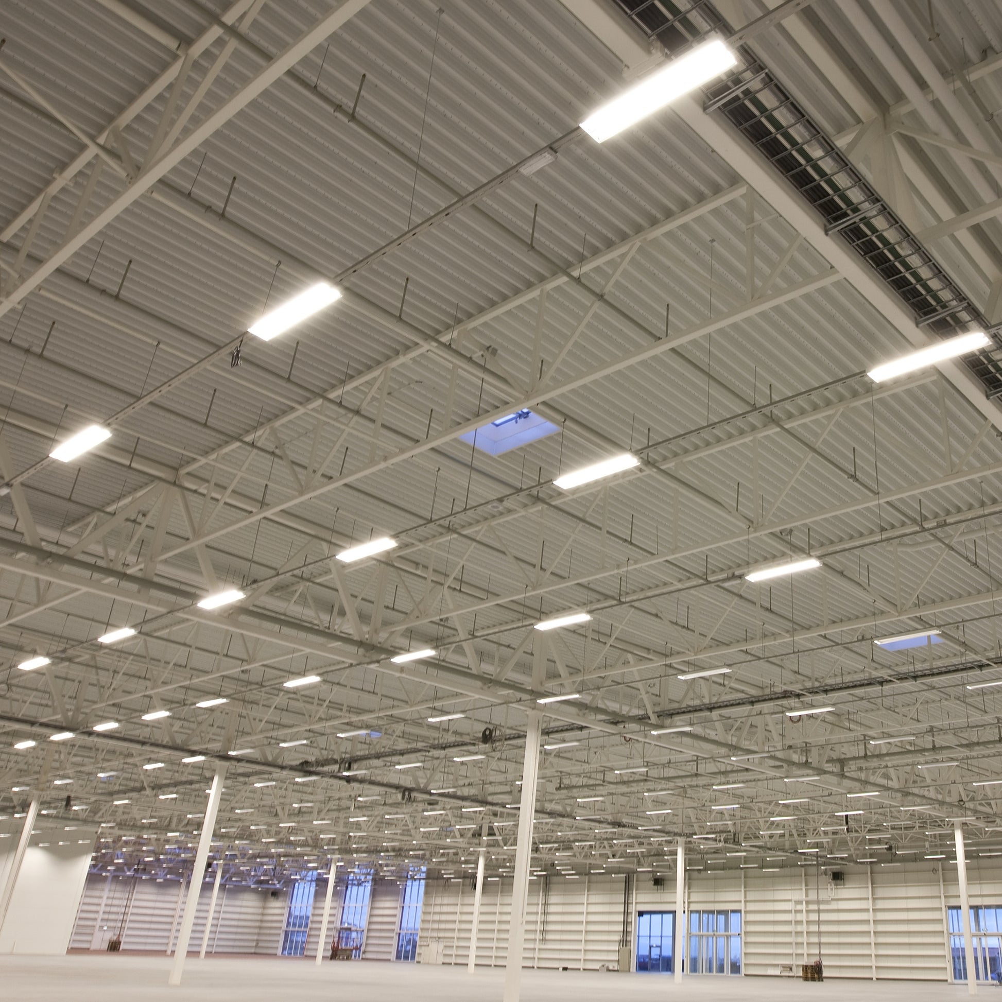 Sylvania - 2ft High Bay LED Light, 41100 Lumens, 300W, 4000K/5000K, 277-480V | Bees Lighting