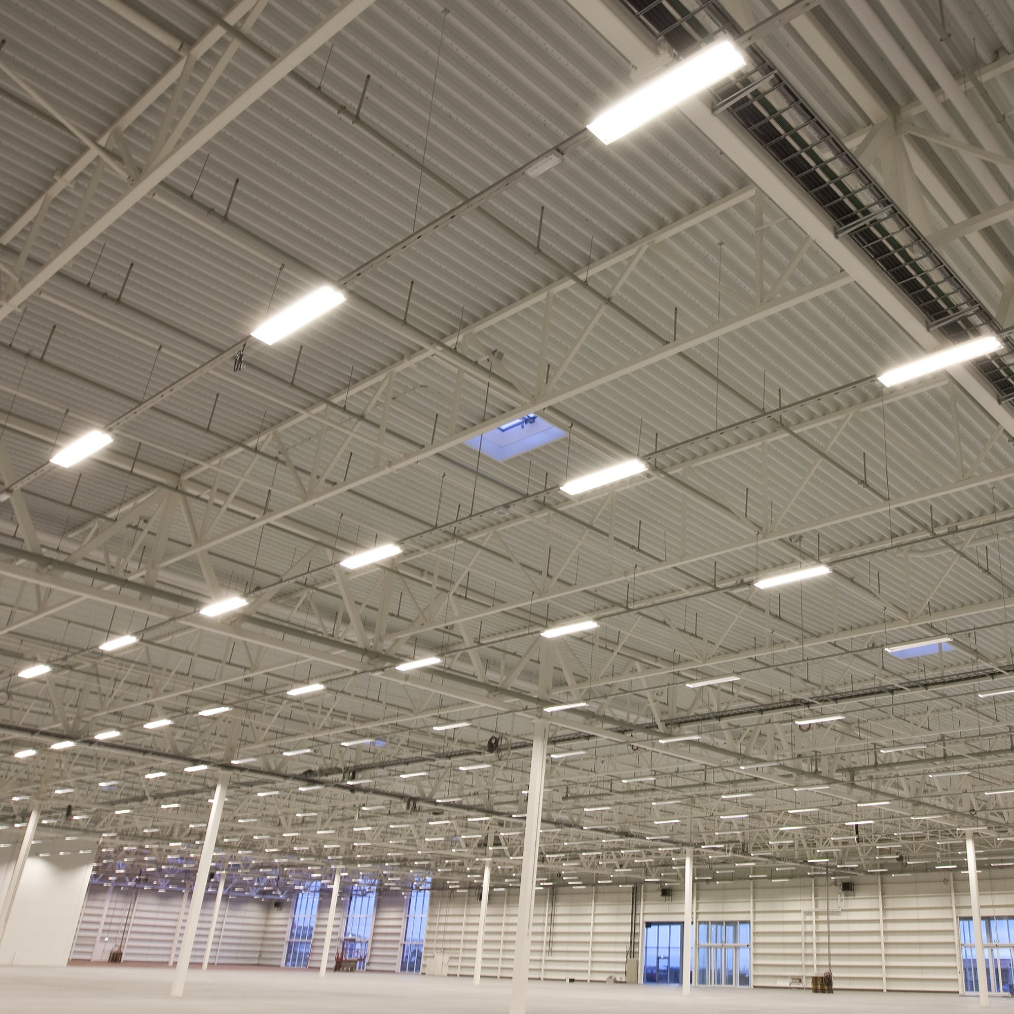 Sylvania - 2ft High Bay LED Light, 41100 Lumens, 300W, 4000K/5000K, 277-480V | Bees Lighting