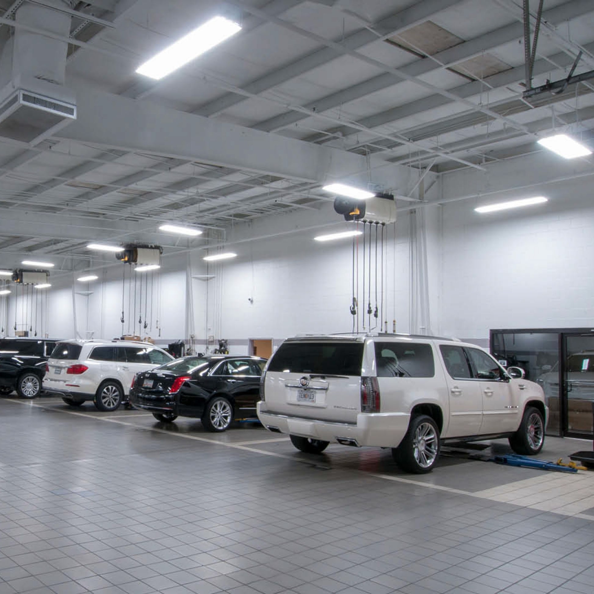 GLT - LED Linear High Bay Light, 160W, 24000 Lumens, 4000K/5000K, 347-480V | Bees Lighting