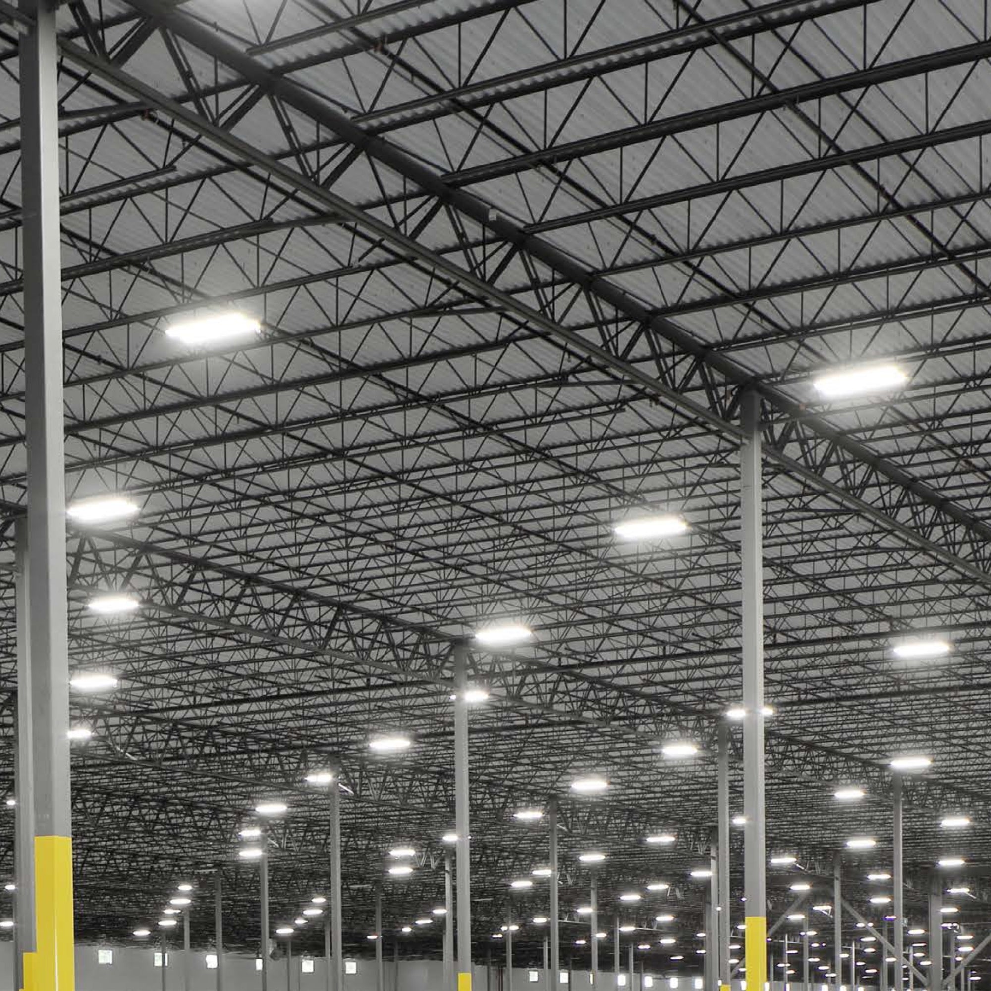 Eiko - Linear High Bay LED Light, 440W, 66000lm, 4000K/5000K, 240-480V | Bees Lighting