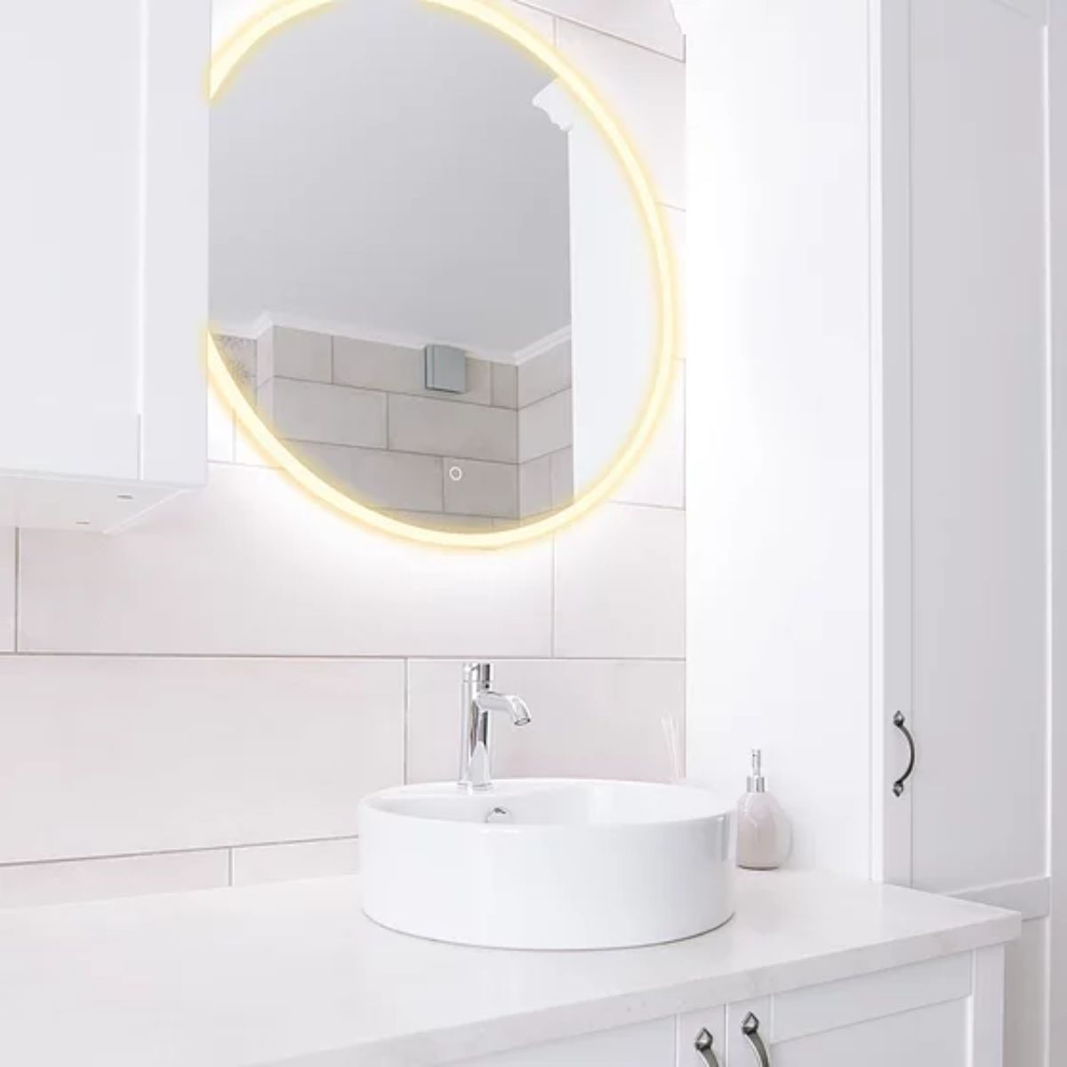 Maxwell 32 in. Round LED Wall Mirror with Sensor