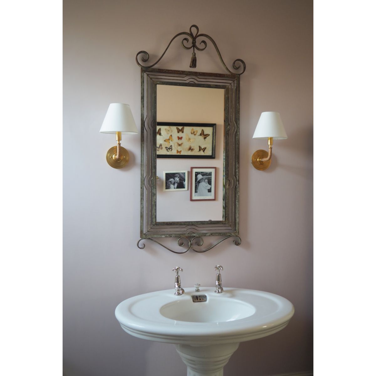 Curves No.1 11 in. Armed Sconce Brass finish - Bees Lighting