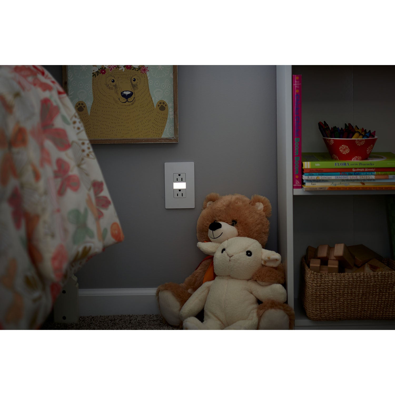 radiant 15A Tamper-Resistant Outlet with Night Light, White - Bees Lighting