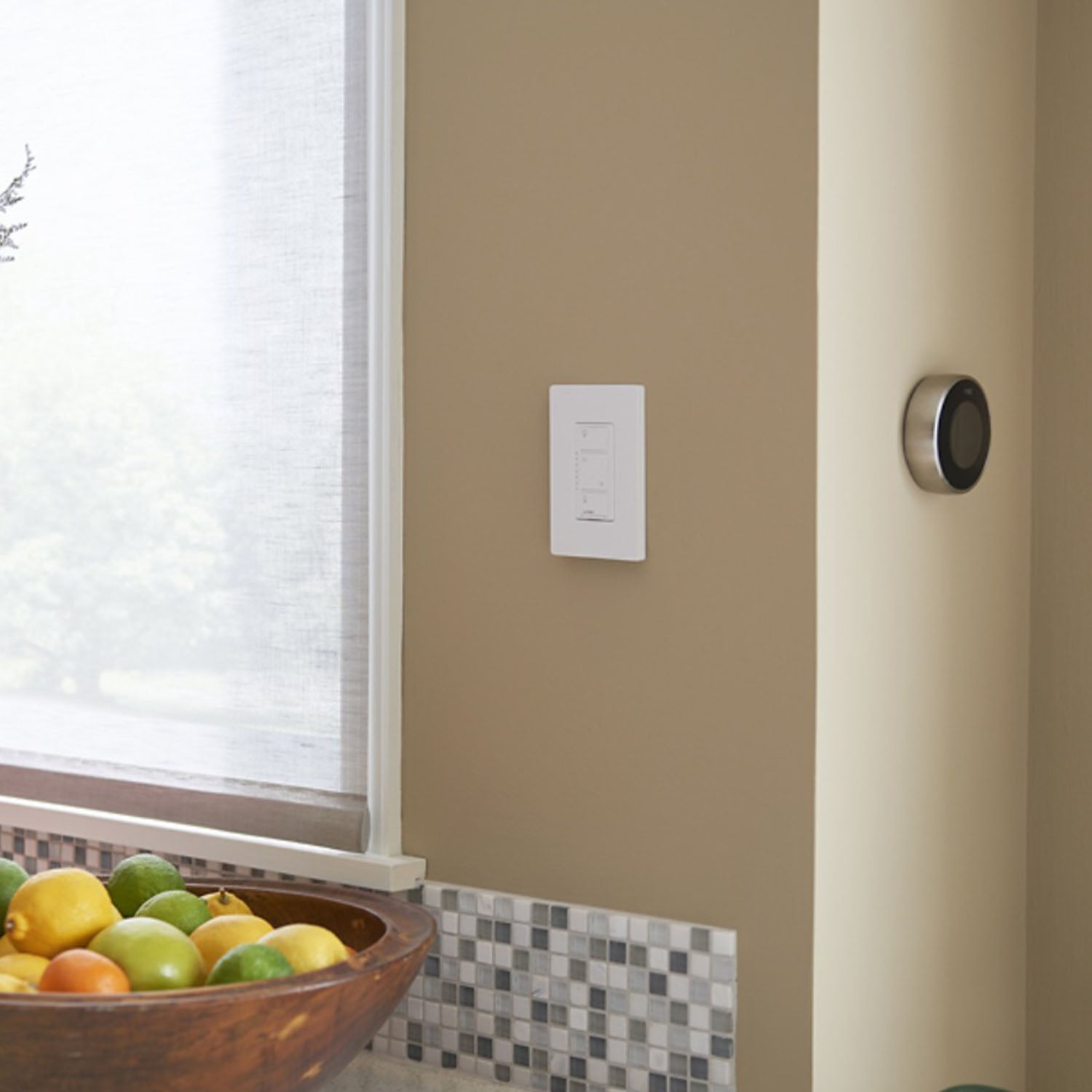 Caseta Wireless In-Wall Smart Dimmer PRO, 250W LED, 3-Way/Multi-Location, Black - Bees Lighting