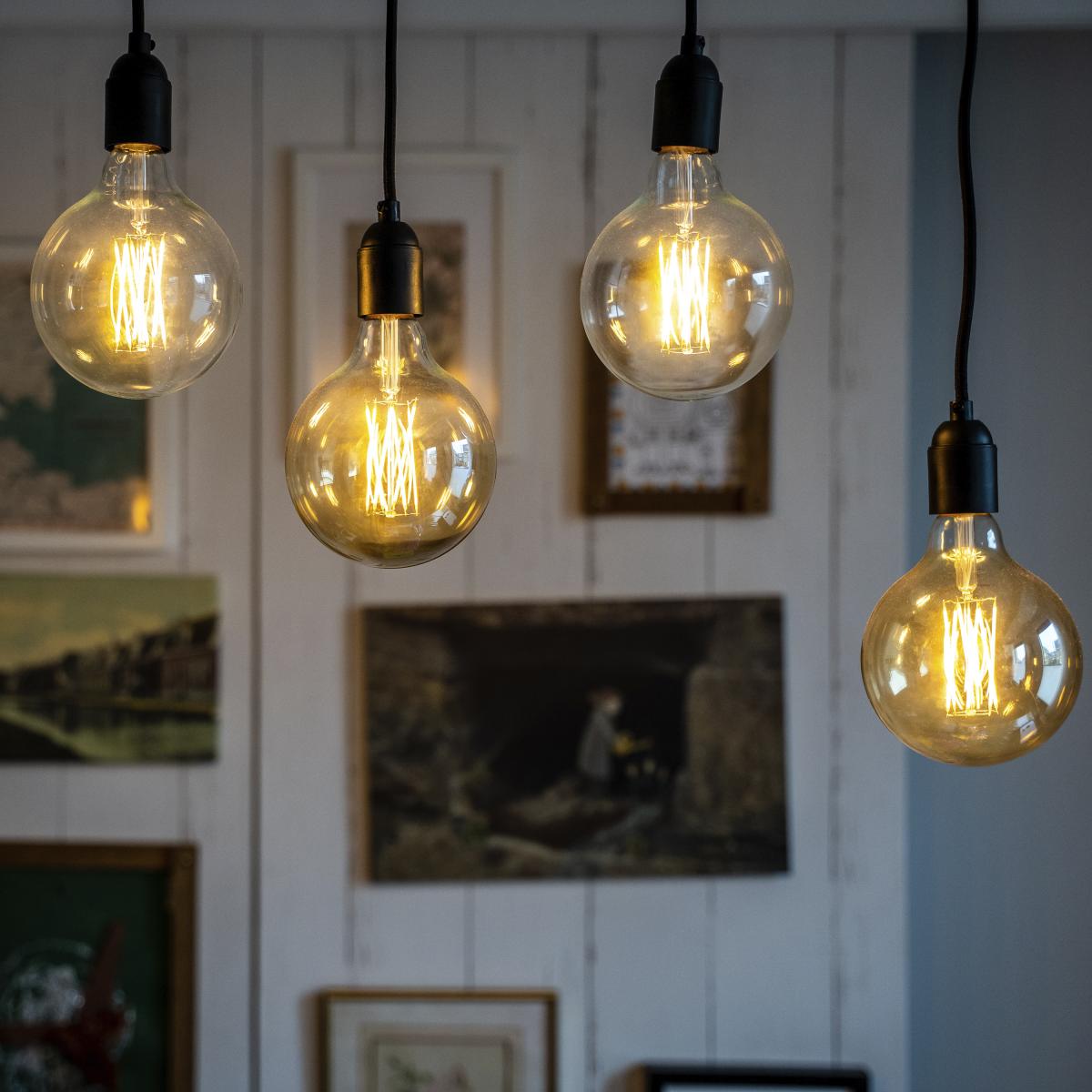 Silver Crown G25 Filament LED Bulb, 5 Watts, 430 Lumens, 2700K, 40W Equal, E26 Medium Base - Bees Lighting