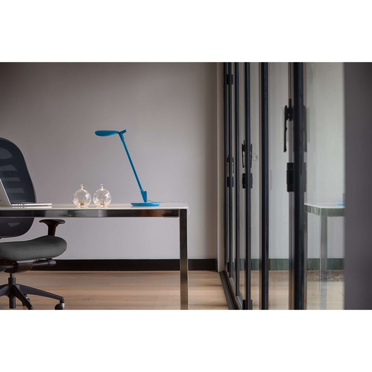Splitty Matte Pacific Blue Contemporary LED Desk Lamp with Table Base and USB Port - Bees Lighting