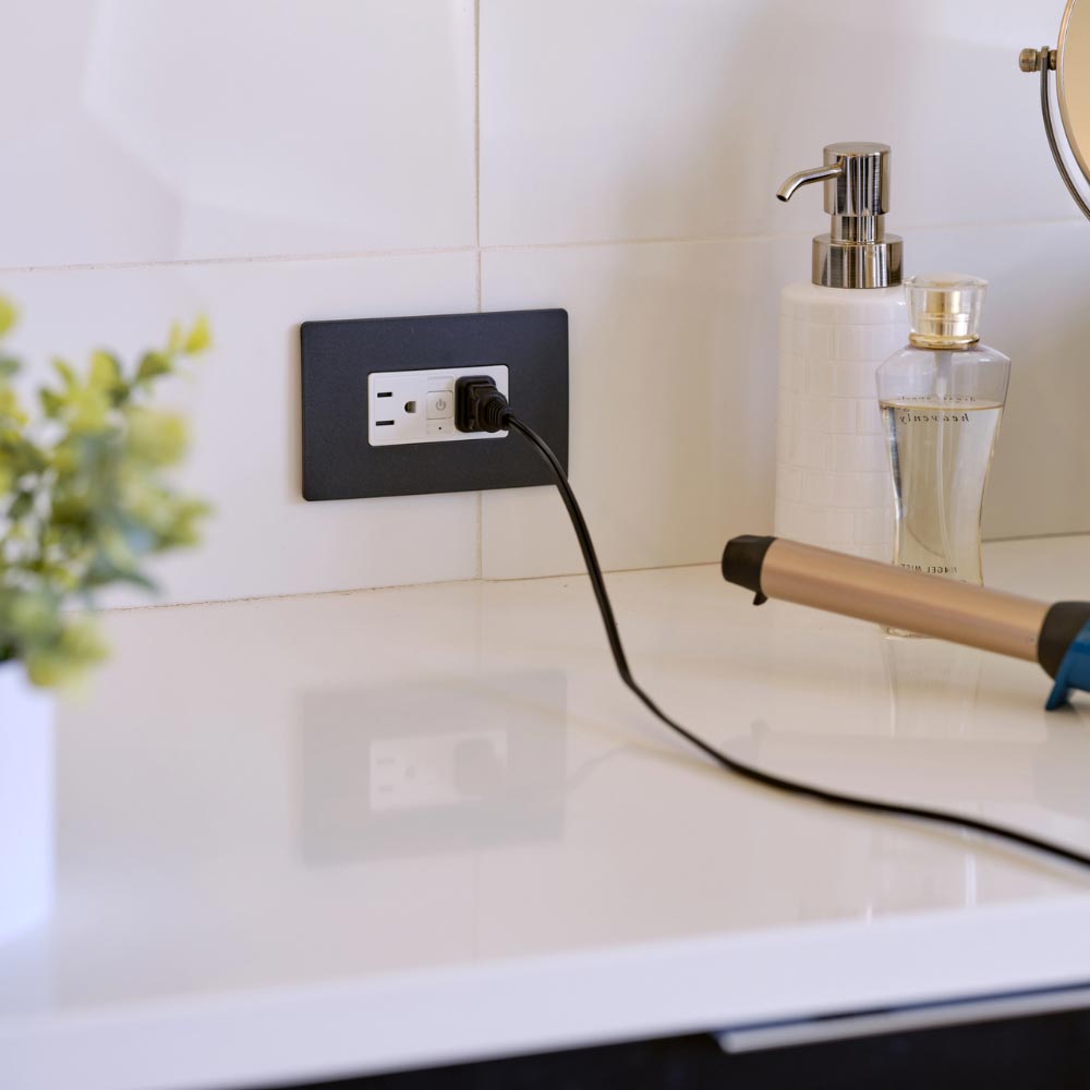 radiant 15A Smart Outlet with Netatmo, White - Bees Lighting