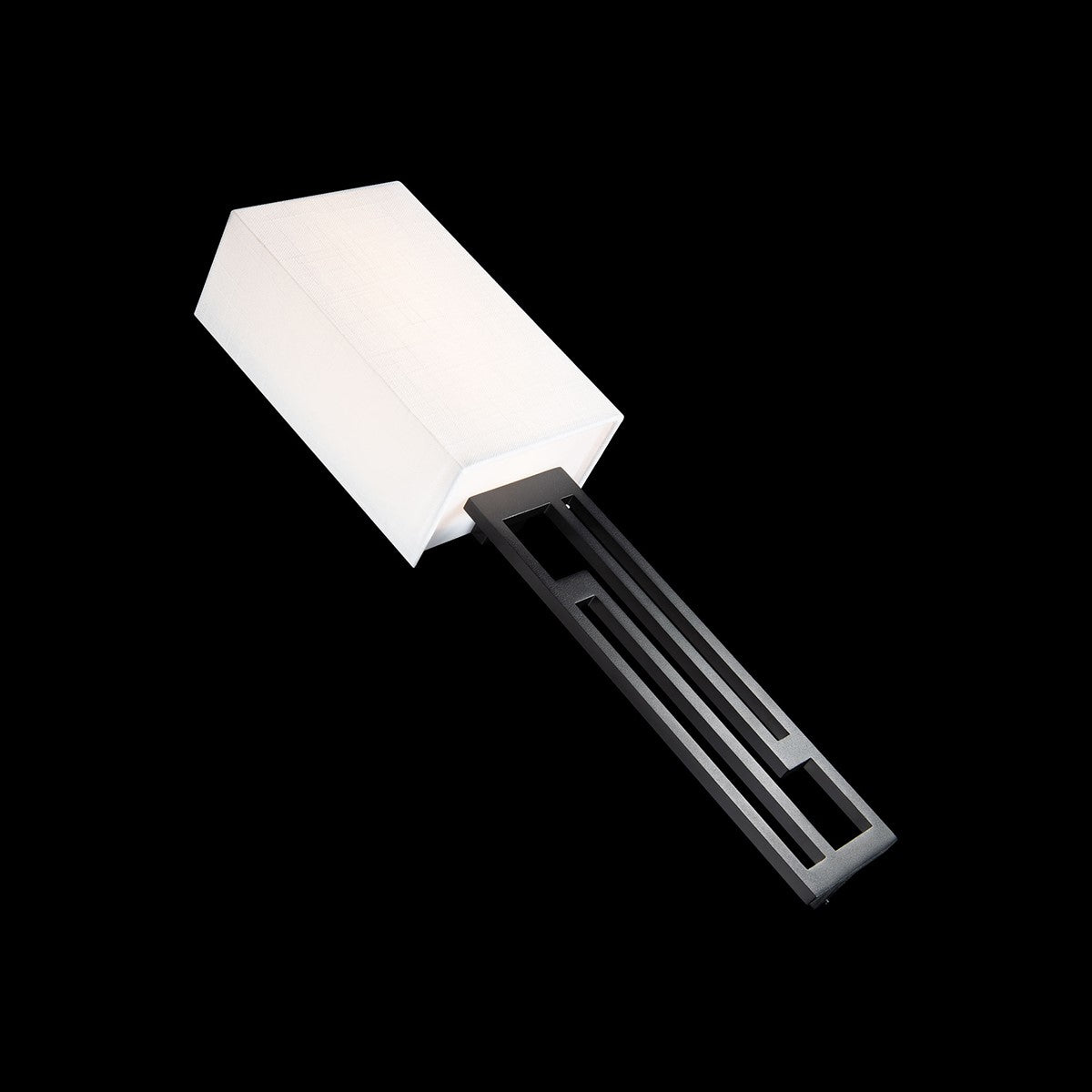 Vander 22" LED Wall Sconce, 3000K, Black Finish - Bees Lighting