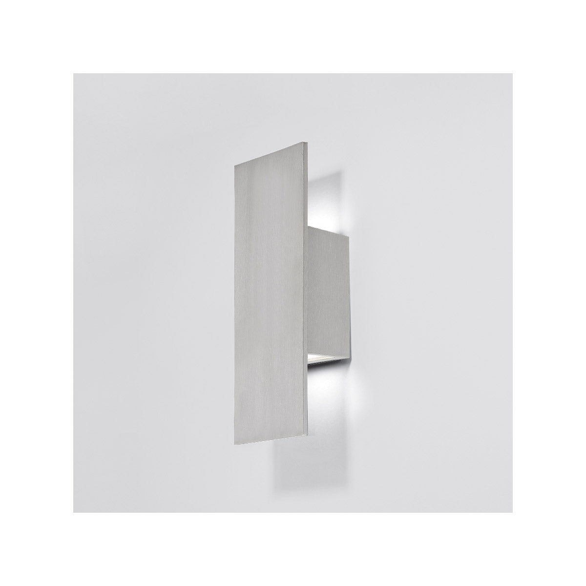 Icon Outdoor Wall Sconce 3000K - Bees Lighting
