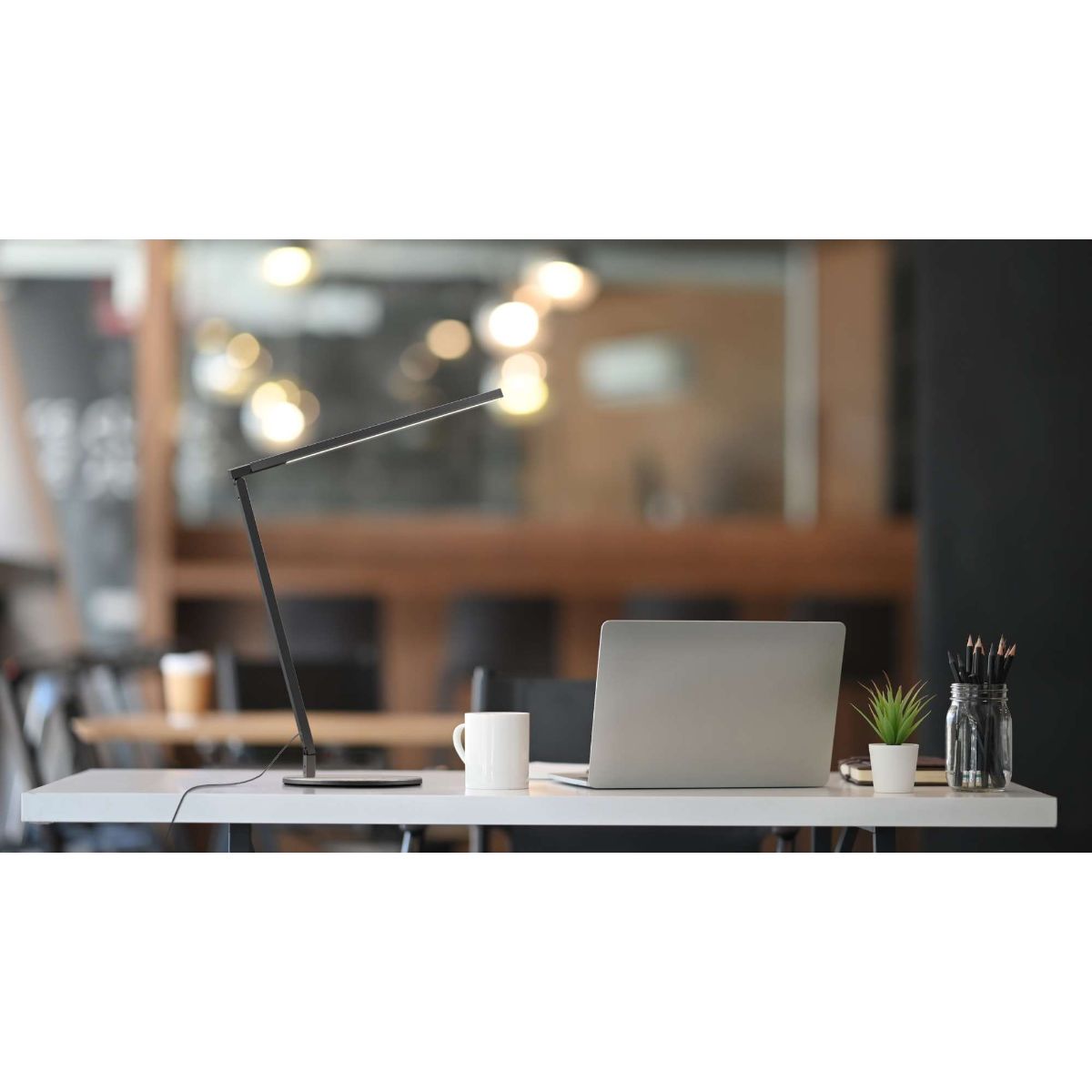 Z-Bar Solo Pro Gen 4 Matte Black Modern LED Desk Lamp with USB Port - Bees Lighting