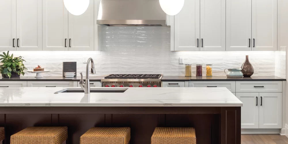 Hardwired vs. Plug-In Under-Cabinet Lighting: 2026 Pros & Cons Guide