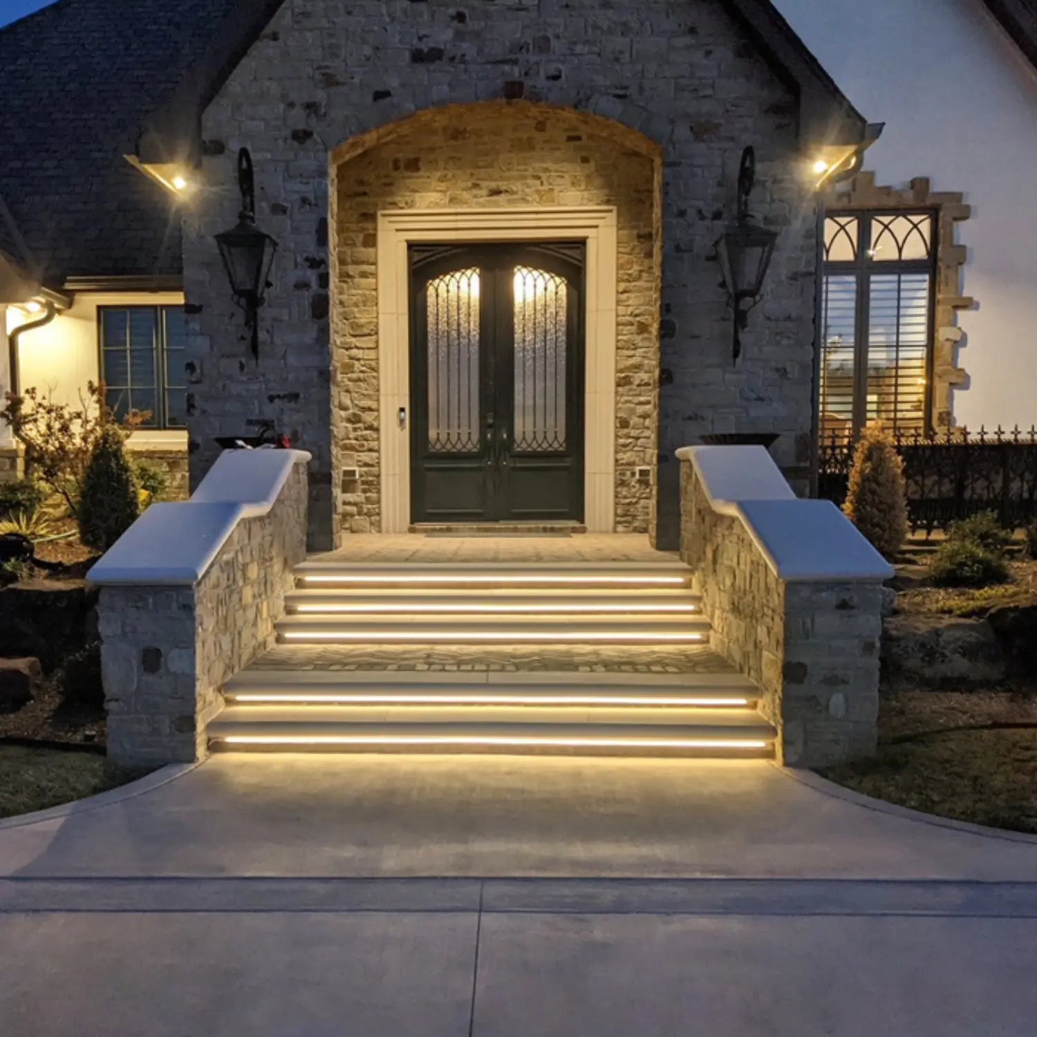 collection-image-outdoor-led-strip-lights - Bees Lighting