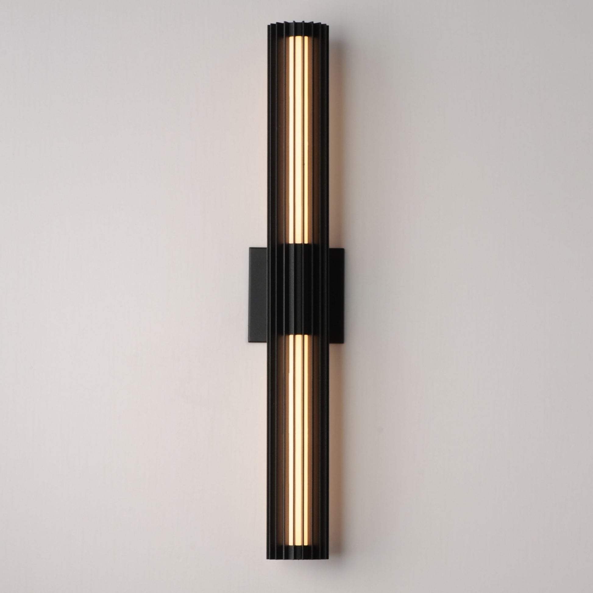 ET2 Lighting - Citadel 28" LED Outdoor Wall Sconce, Black Finish | Bees Lighting