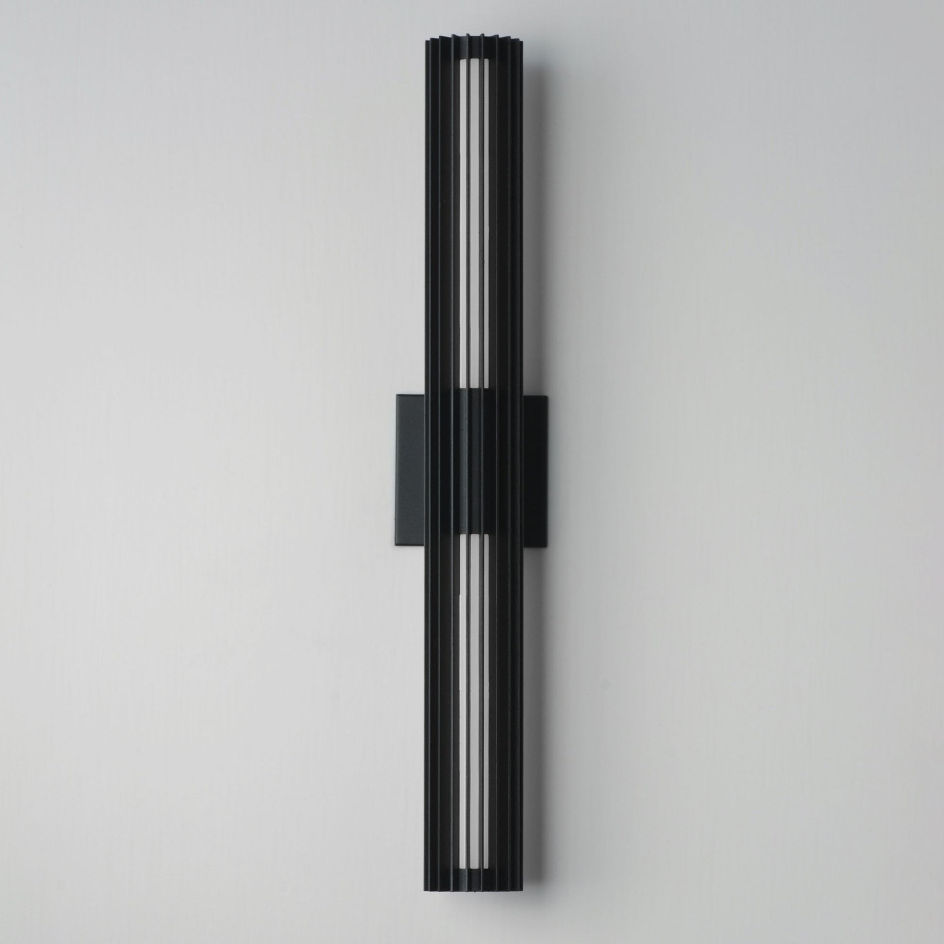 ET2 Lighting - Citadel 28" LED Outdoor Wall Sconce, Black Finish | Bees Lighting