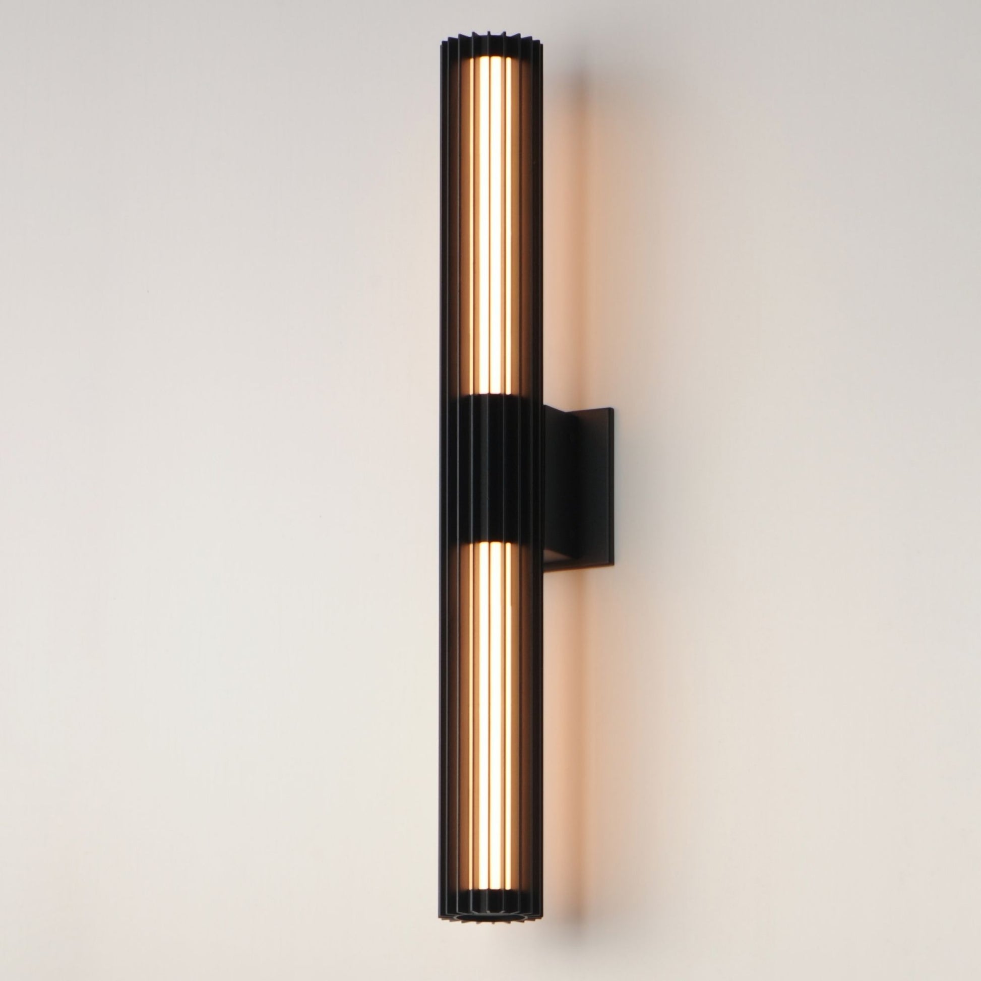 ET2 Lighting - Citadel 28" LED Outdoor Wall Sconce, Black Finish | Bees Lighting