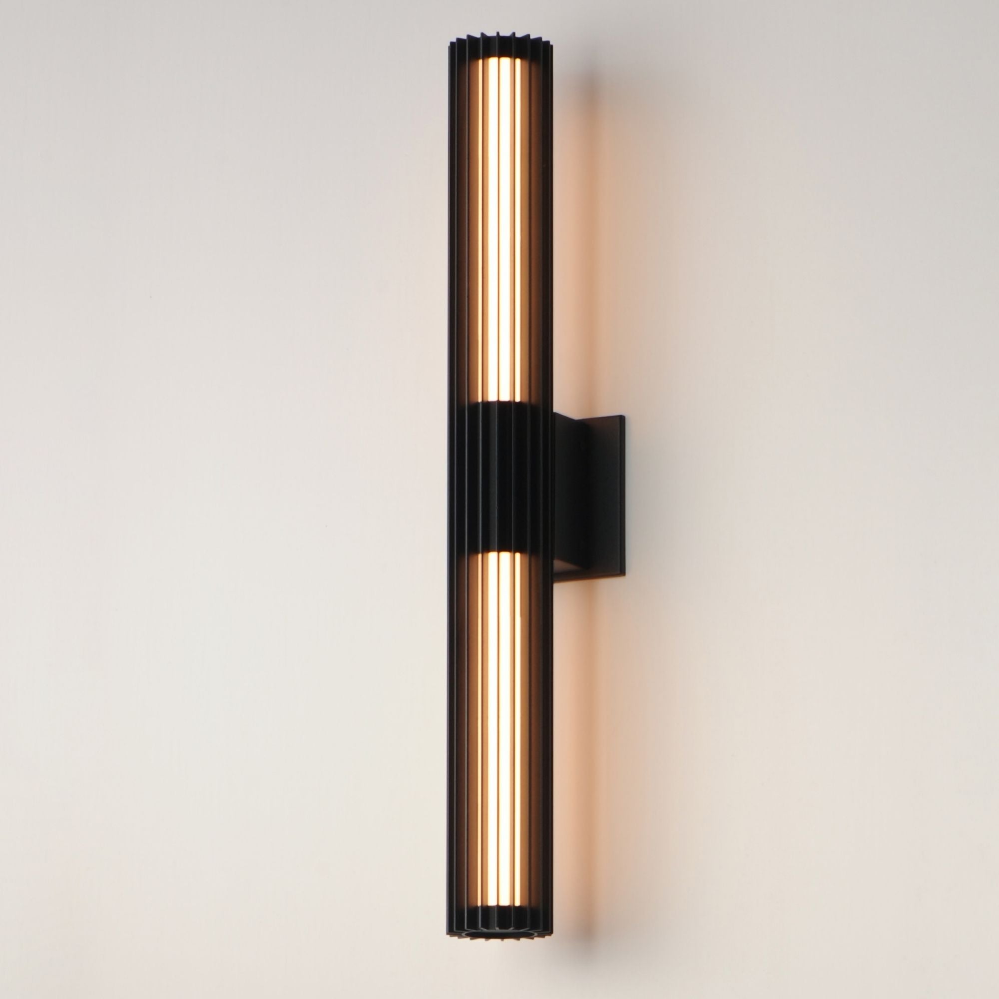 ET2 Lighting - Citadel 28" LED Outdoor Wall Sconce, Black Finish | Bees Lighting