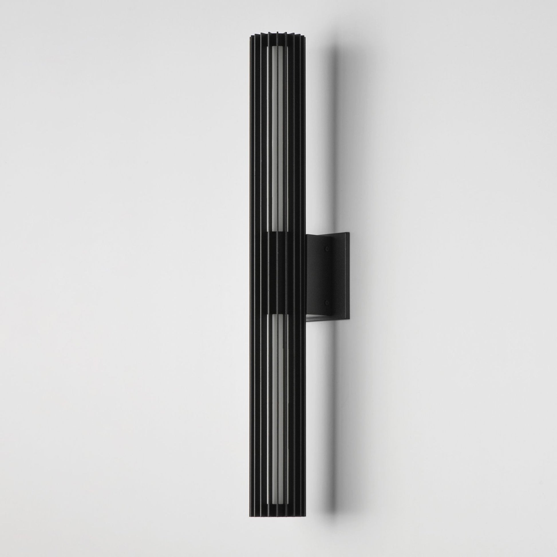 ET2 Lighting - Citadel 28" LED Outdoor Wall Sconce, Black Finish | Bees Lighting