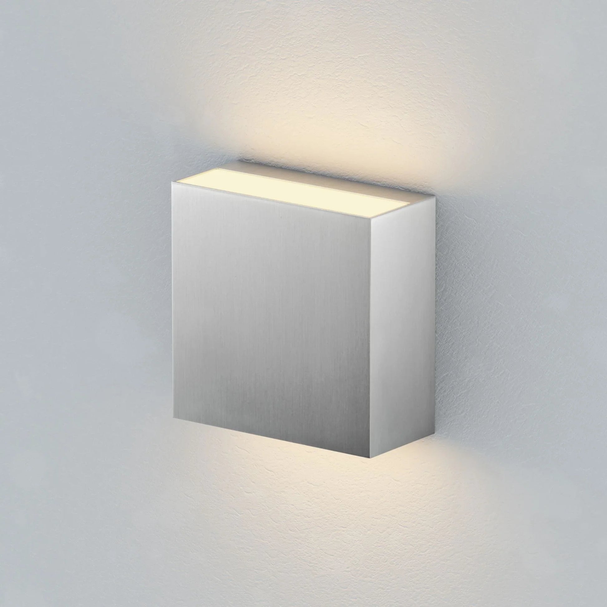 ET2 Lighting - Cubed 6" 2-Light LED Outdoor Wall Sconce, Satin Aluminum Finish | Bees Lighting