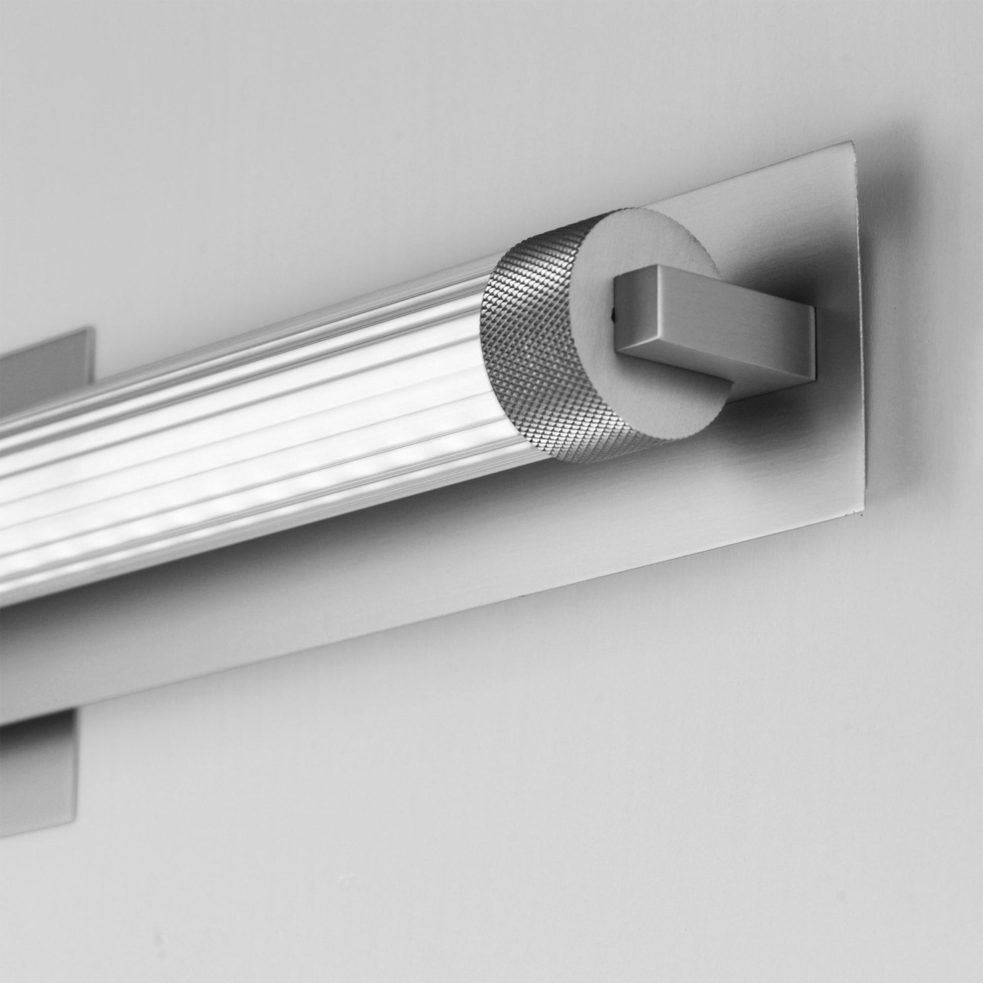 ET2 Lighting - Doric 26" LED Bath Sconce, Polished Chrome Finish | Bees Lighting