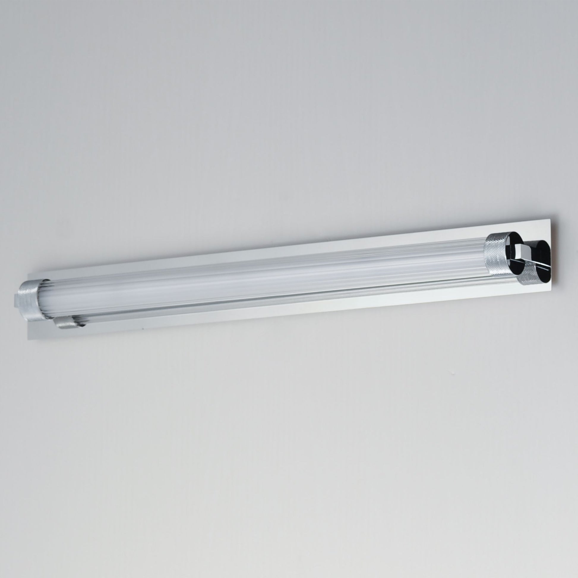 ET2 Lighting - Doric 26" LED Bath Sconce, Polished Chrome Finish | Bees Lighting