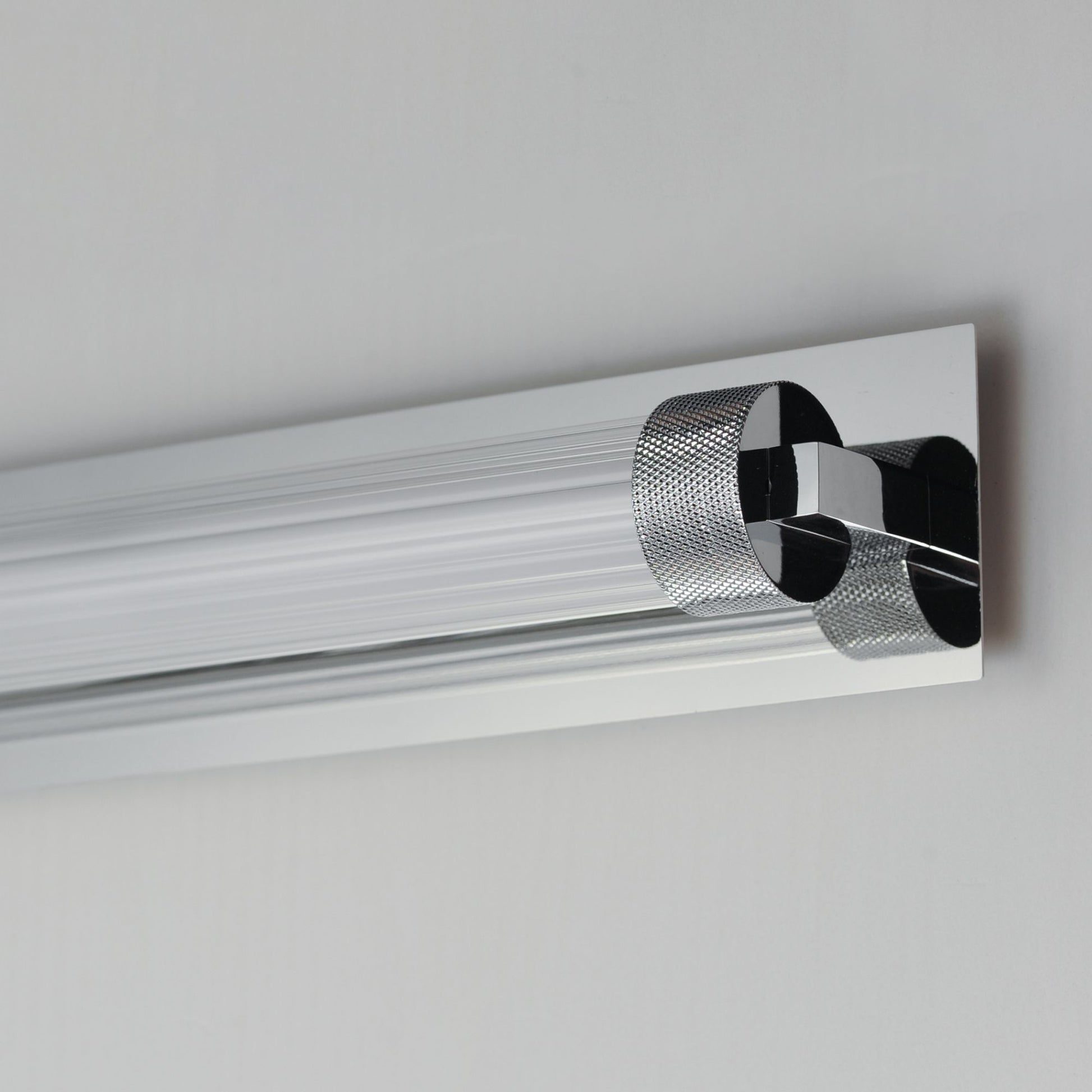 ET2 Lighting - Doric 30" LED Bath Sconce, Polished Chrome Finish | Bees Lighting