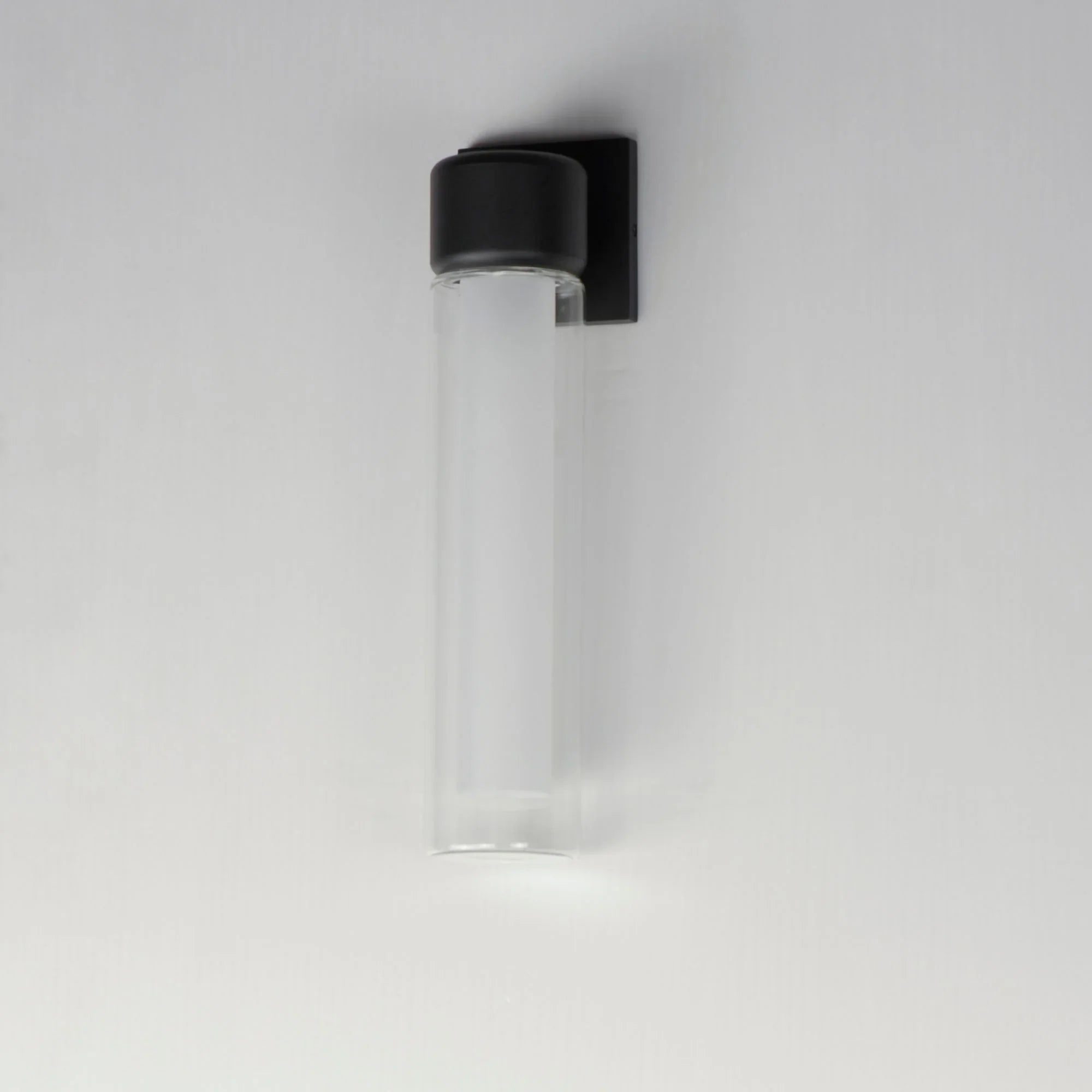 ET2 Lighting - Dram 15" Medium LED Outdoor Wall Sconce, Black Finish | Bees Lighting