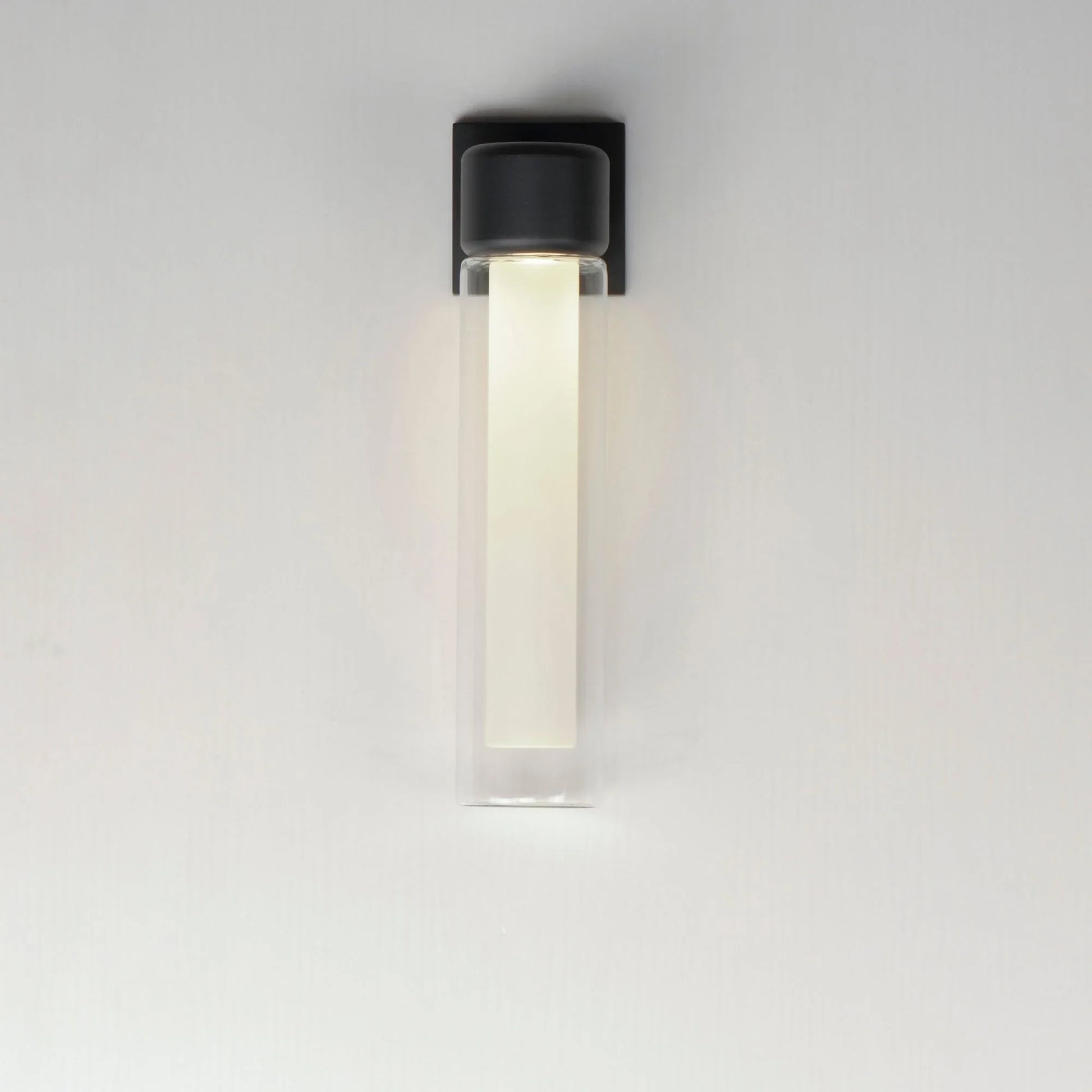 ET2 Lighting - Dram 15" Medium LED Outdoor Wall Sconce, Black Finish | Bees Lighting