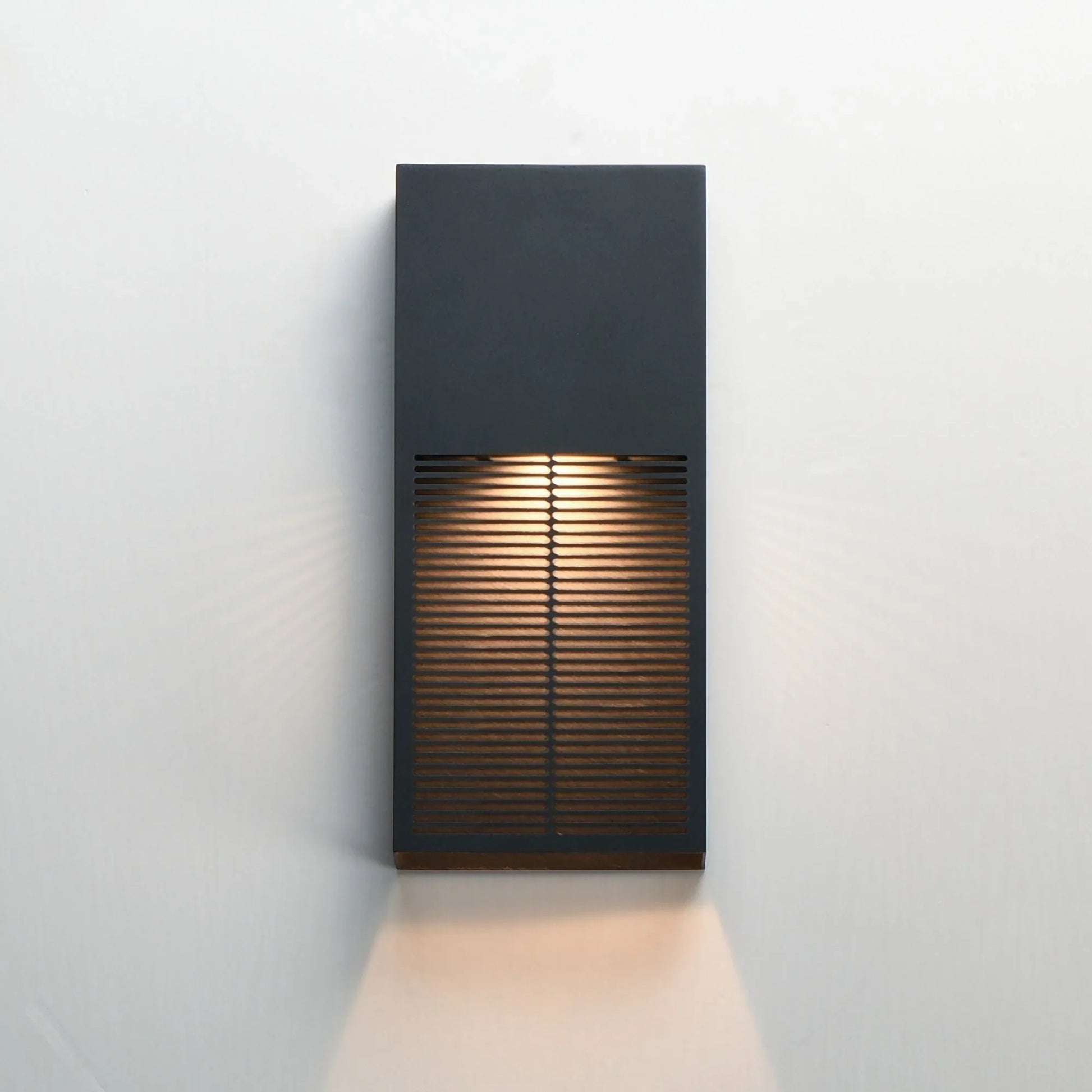 ET2 Lighting - Grate 14" LED Outdoor Wall Sconce, Black Finish | Bees Lighting