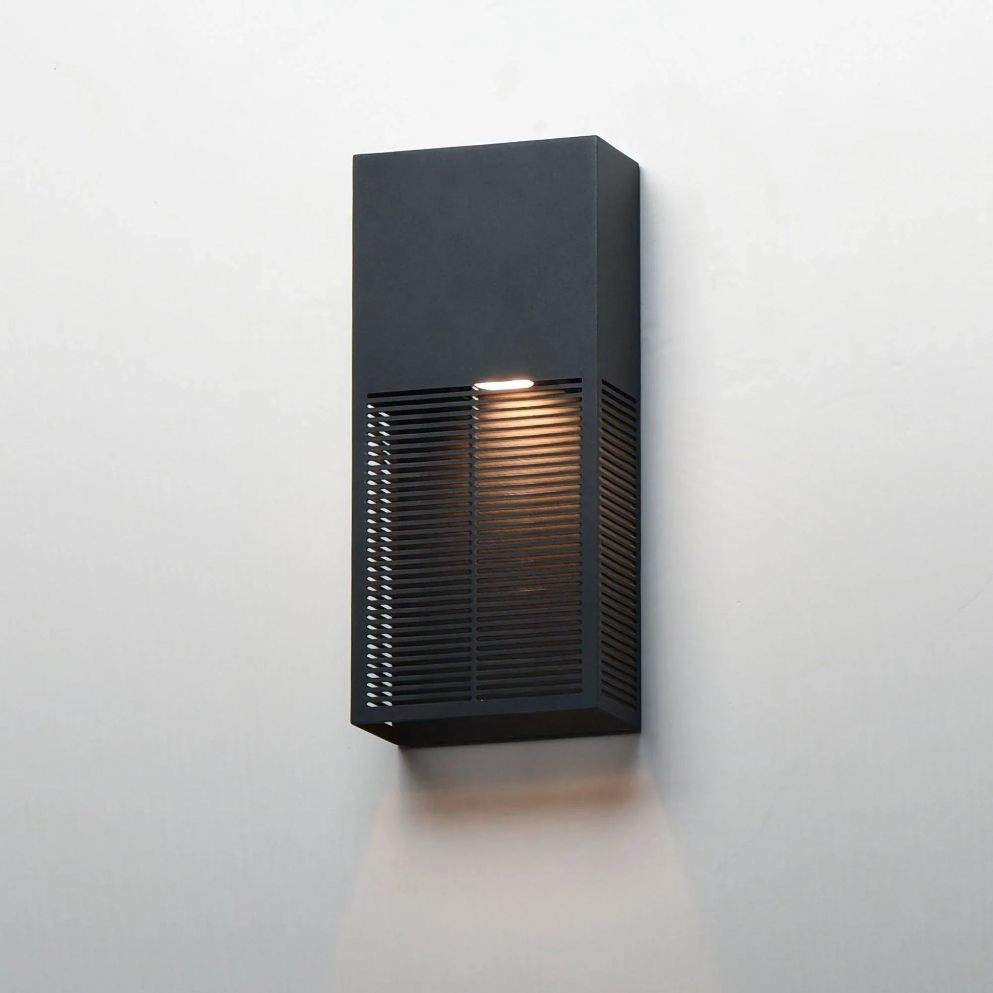 ET2 Lighting - Grate 14" LED Outdoor Wall Sconce, Black Finish | Bees Lighting